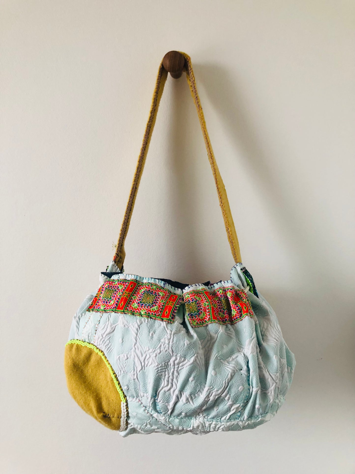 Bag   巾着バッグ　ワンハンドル　手縫いのバッグ　布製　スローファッション　ハンドメイド　1960