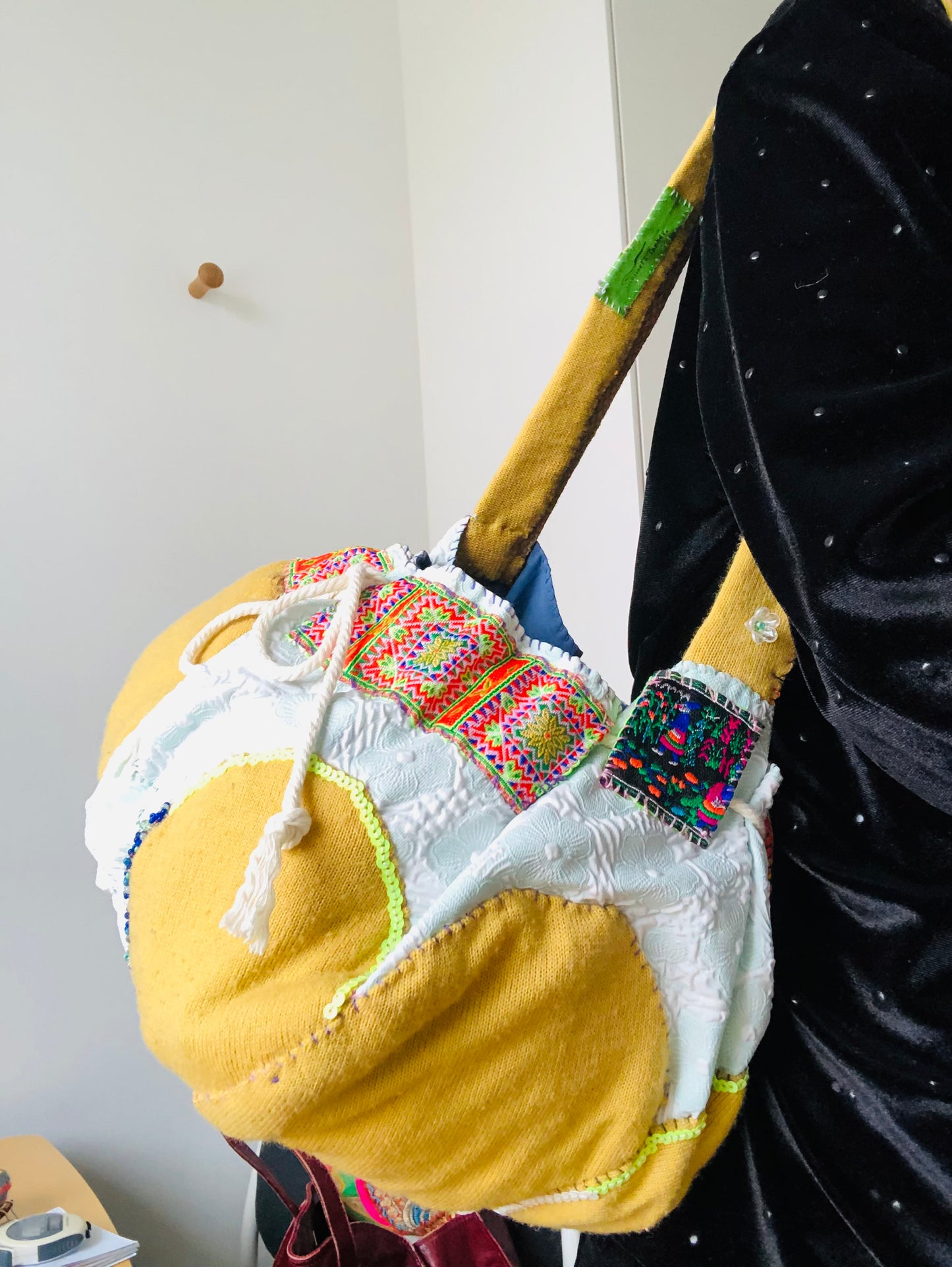 Bag   巾着バッグ　ワンハンドル　手縫いのバッグ　布製　スローファッション　ハンドメイド　1960