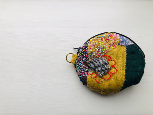 コインケース　ビーズ　手縫い　刺繍　布　小銭入れ　ハンドメイド　1962