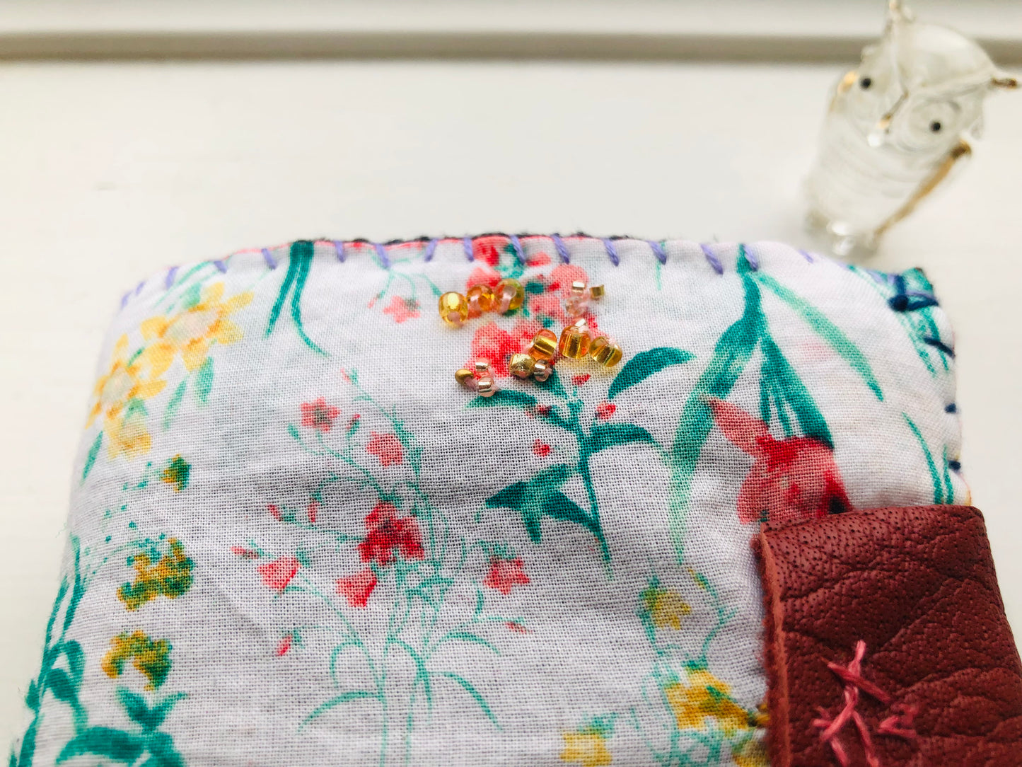 財布　布財布　ハンドメイド　手縫い　刺繍　パッチワーク　二つ折り　2287