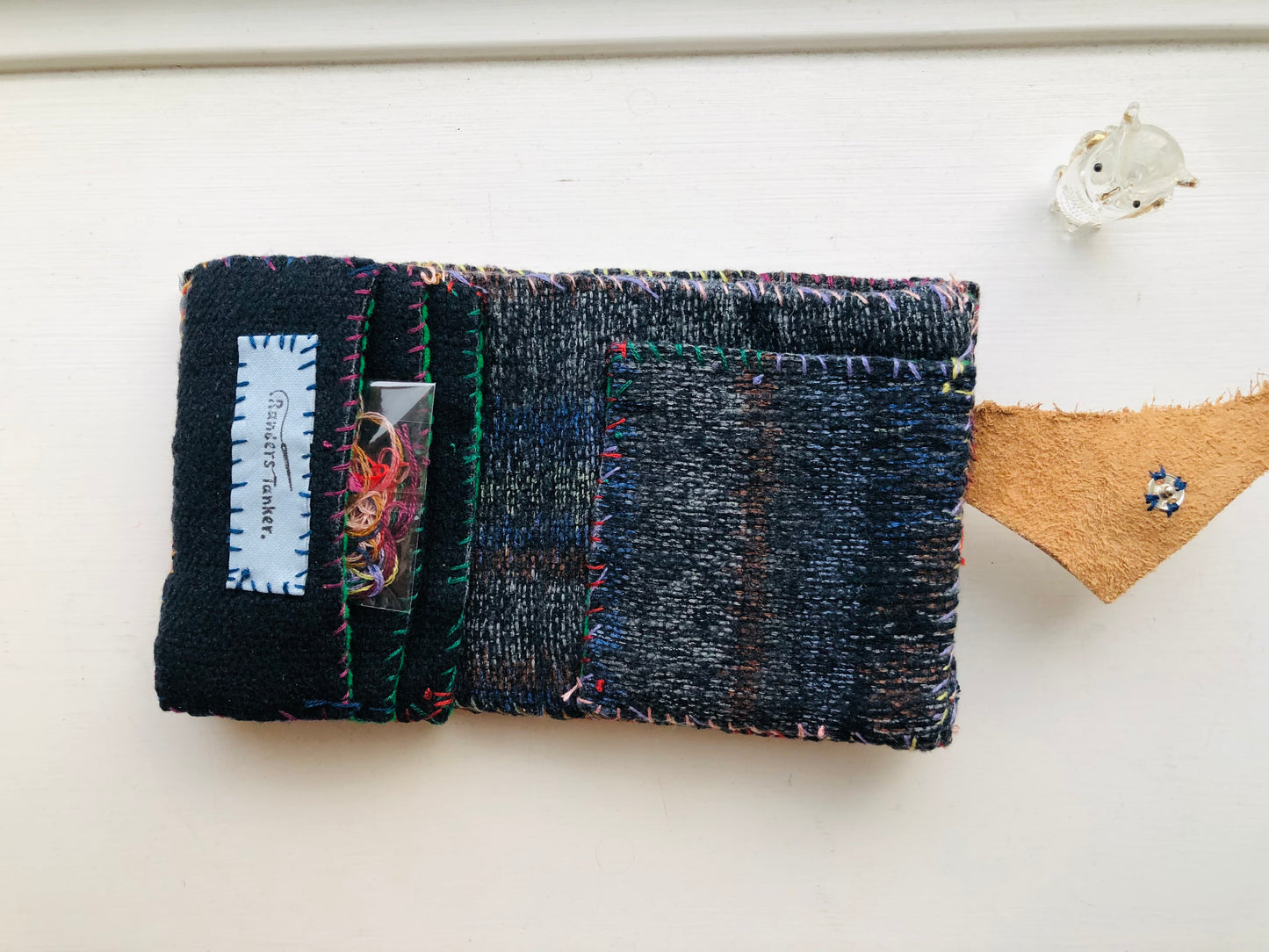 財布　布財布　ハンドメイド　手縫い　刺繍　パッチワーク　二つ折り　2286
