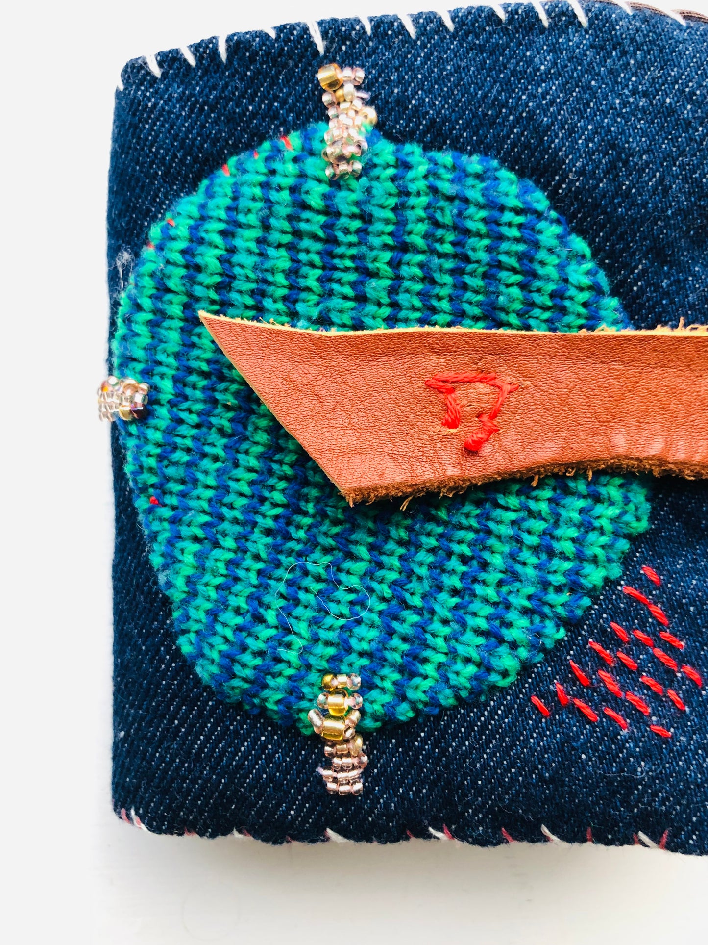 財布　布財布　ハンドメイド　手縫い　刺繍　パッチワーク　二つ折り　2279