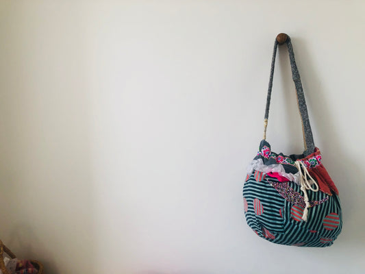 Bag 巾着バッグ　巾着　バッグ  手縫いのバッグ　  布製　スローファッション　ハンドメイド　1989