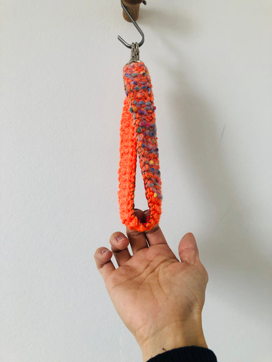 ストラップ（短）　strap  手編みのストラップ　細い　手縫い　布製　毛糸　肩掛けストラップ　スローファッション　ハンドメイド　1987
