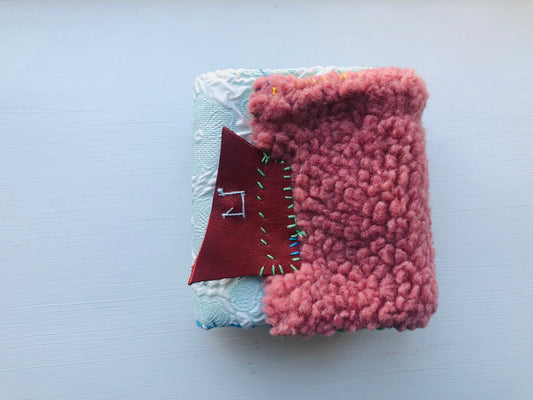 財布　布財布　ハンドメイド　手縫い　刺繍　パッチワーク　二つ折り　1974