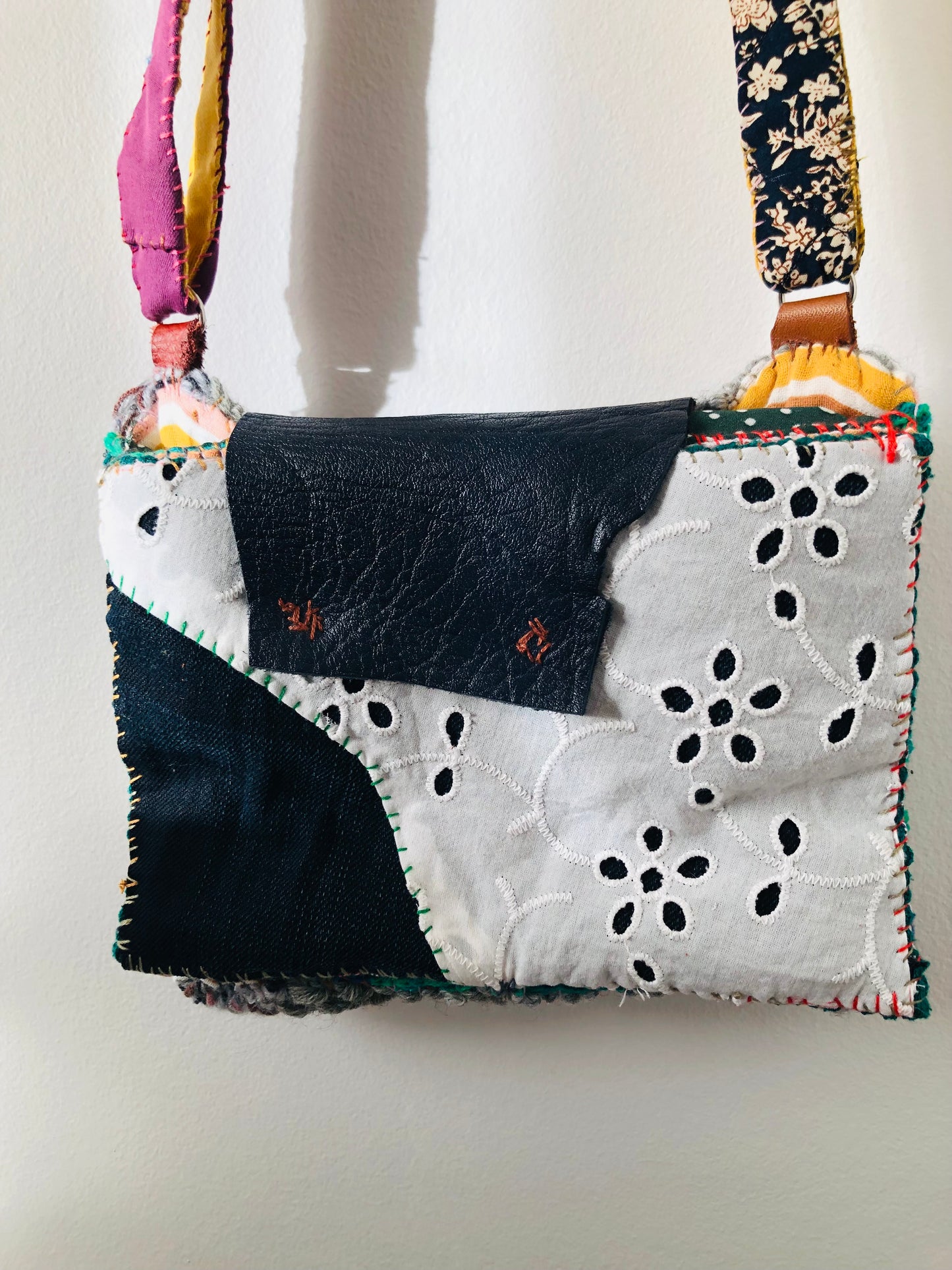 Bag 手縫いのバッグ　布製　スマホバッグ　スローファッション　ハンドメイド　ポシェット  2322