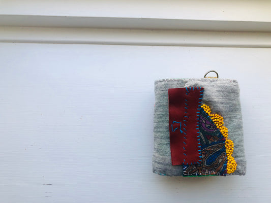 財布　布財布　ハンドメイド　手縫い　刺繍　パッチワーク　二つ折り　1976