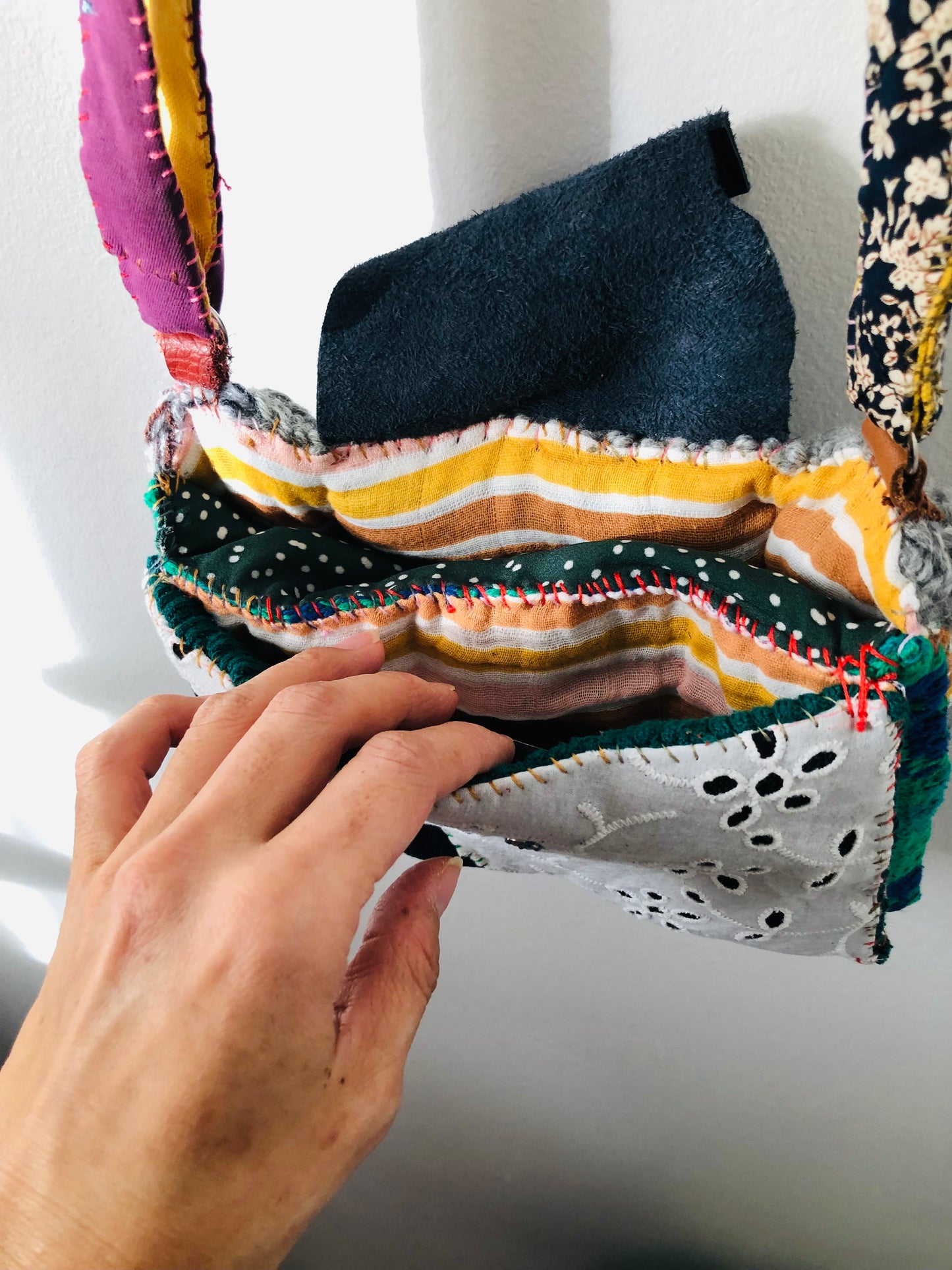 Bag 手縫いのバッグ　布製　スマホバッグ　スローファッション　ハンドメイド　ポシェット  2322