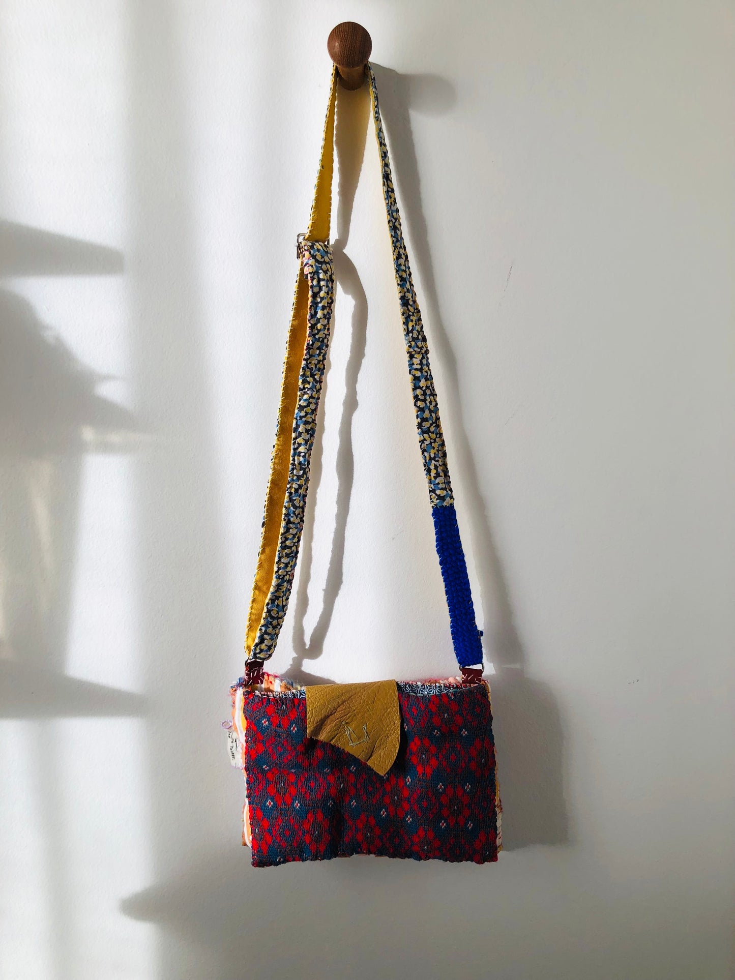 Hand-sewn fabric smartphone bag, slow fashion, handmade pochette, 2329