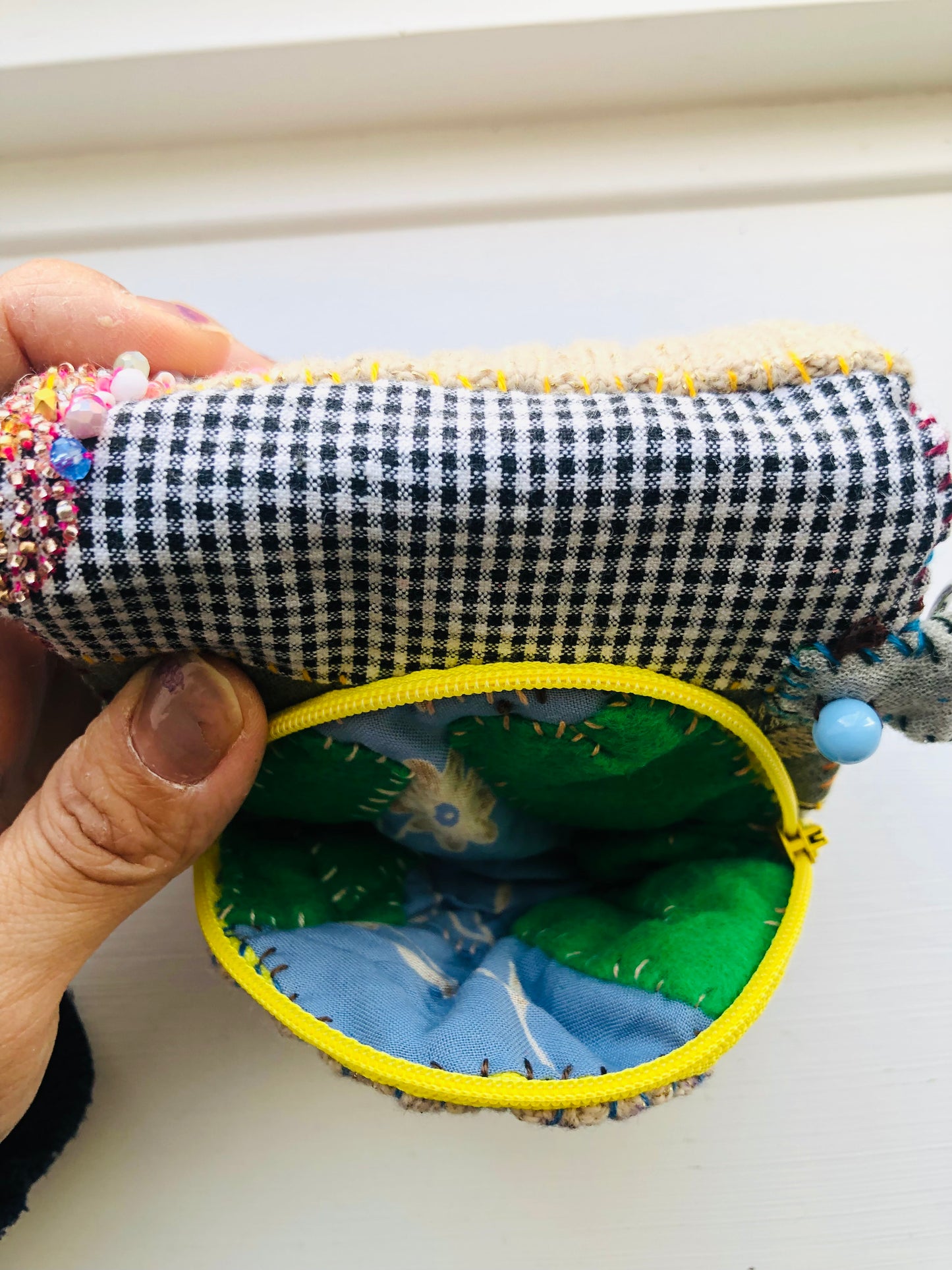 財布　布財布　ハンドメイド　手縫い　刺繍　パッチワーク　二つ折り　1972