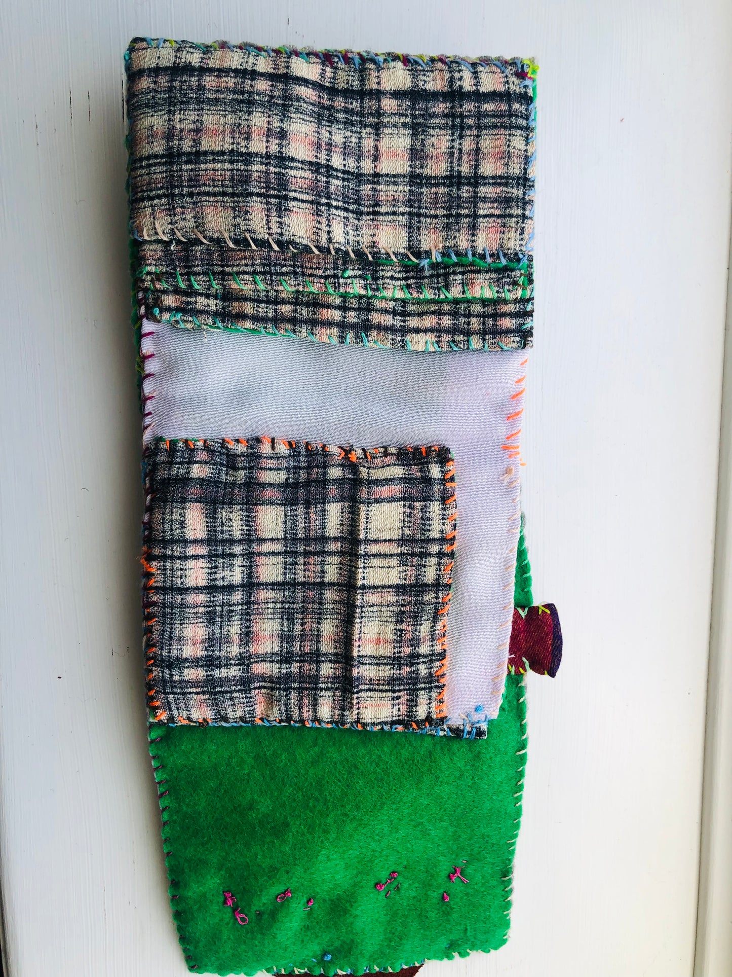 Pung, stofpung, håndlavet, håndsyet, broderet, patchwork, dobbeltfoldet, 1975
