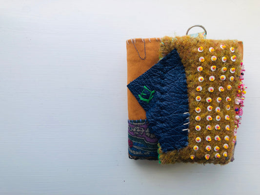財布　布財布　ハンドメイド　手縫い　刺繍　パッチワーク　二つ折り　1980