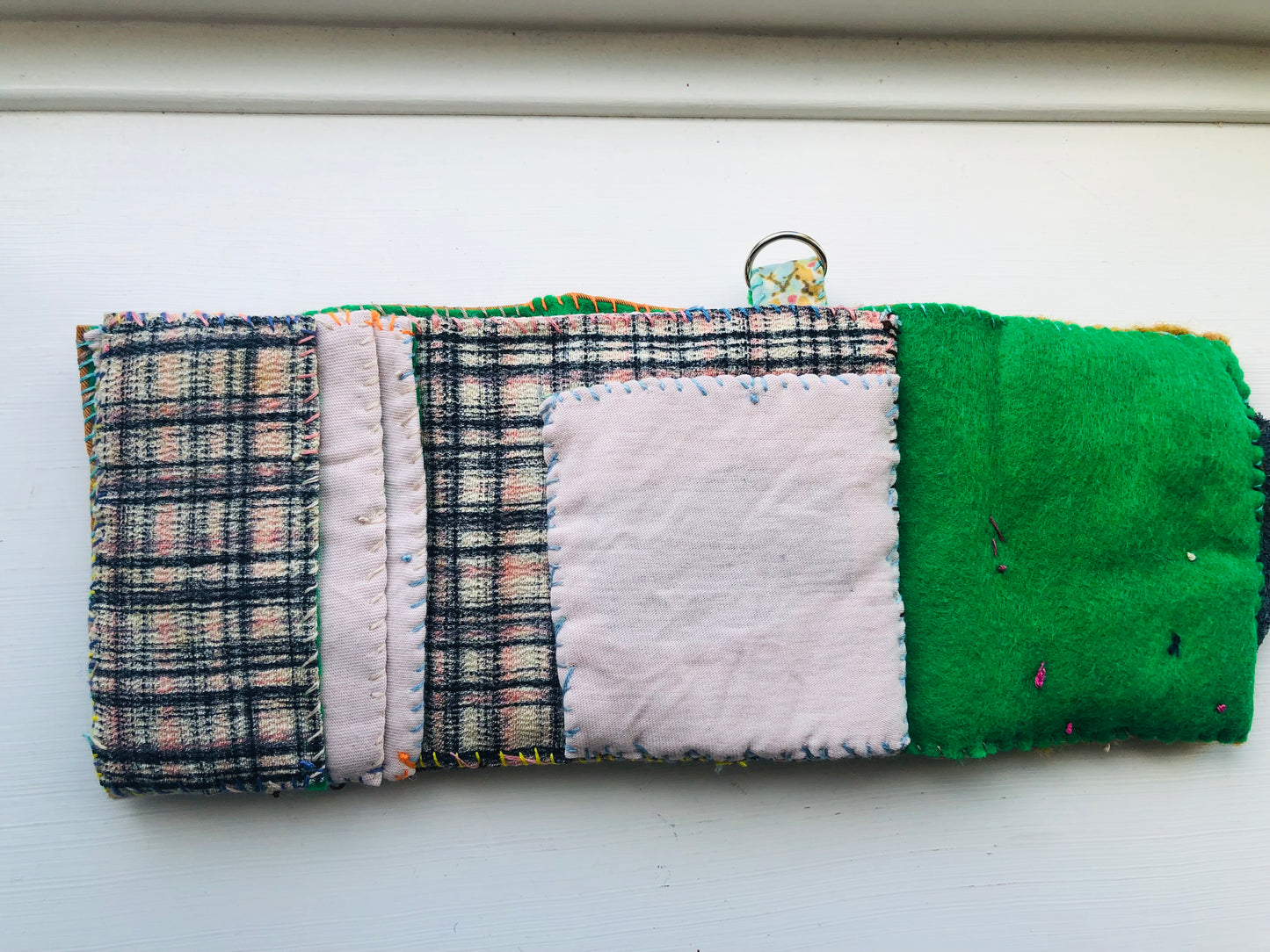 Pung, stofpung, håndlavet, håndsyet, broderet, patchwork, dobbeltfoldet, 1980