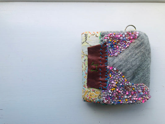 財布　布財布　ハンドメイド　手縫い　刺繍　パッチワーク　二つ折り　1979