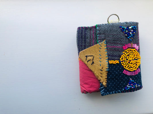 財布　布財布　ハンドメイド　手縫い　刺繍　パッチワーク　二つ折り　1978
