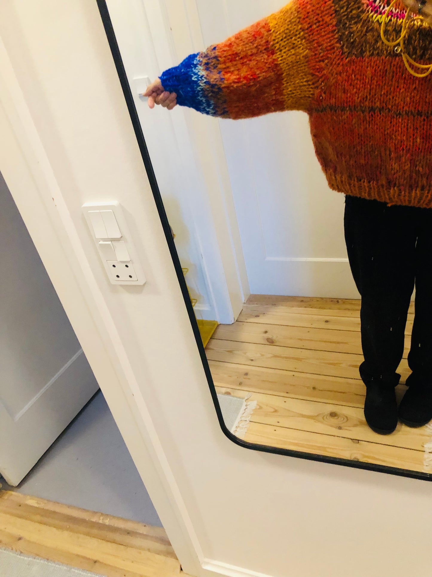 セーター　手編み　スローファッション　ファンシーヤーン　oneofakind  ショート丈　　2336