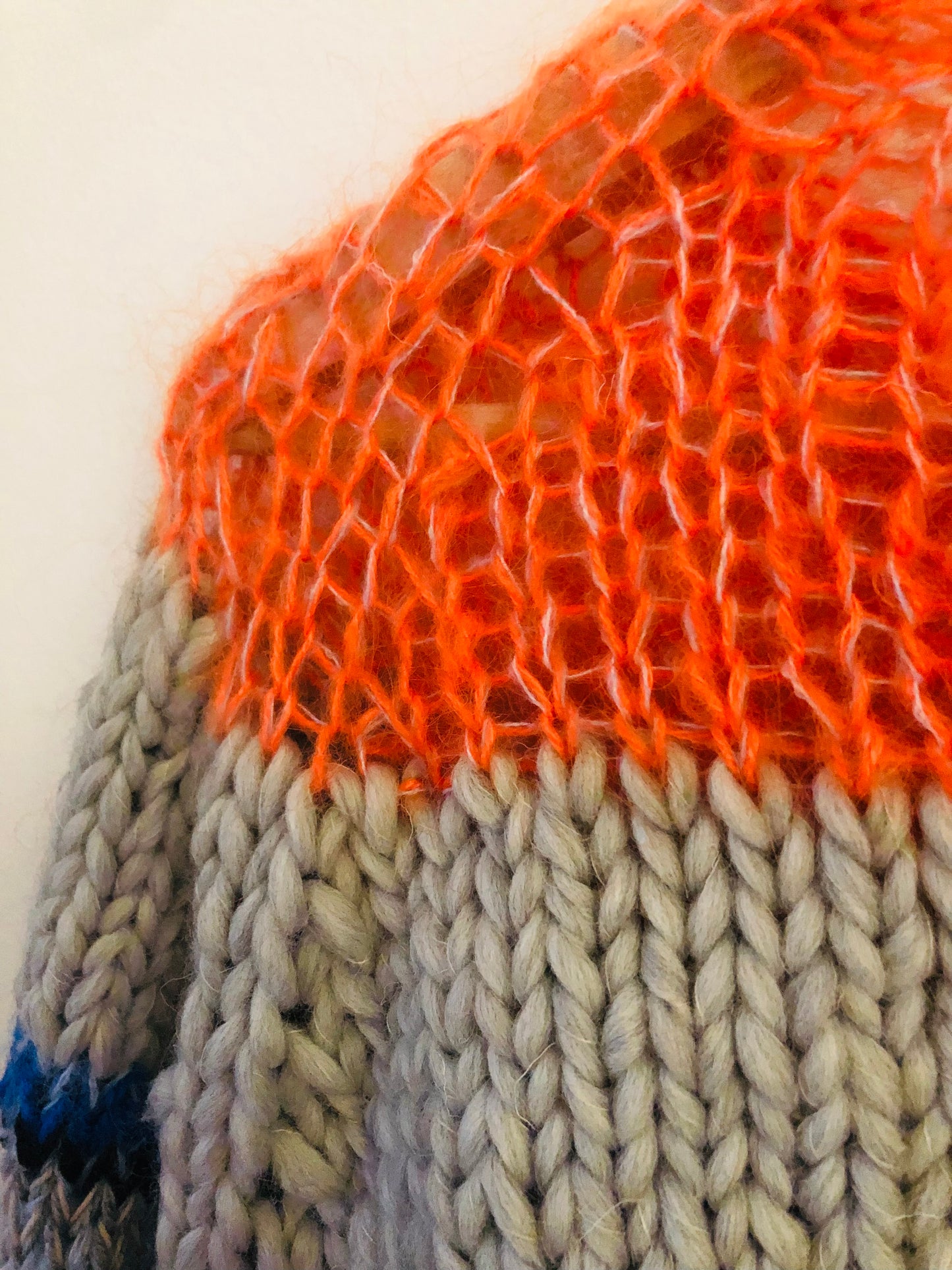 セーター　手編み　スローファッション　ファンシーヤーン　oneofakind  ショート丈　　2339