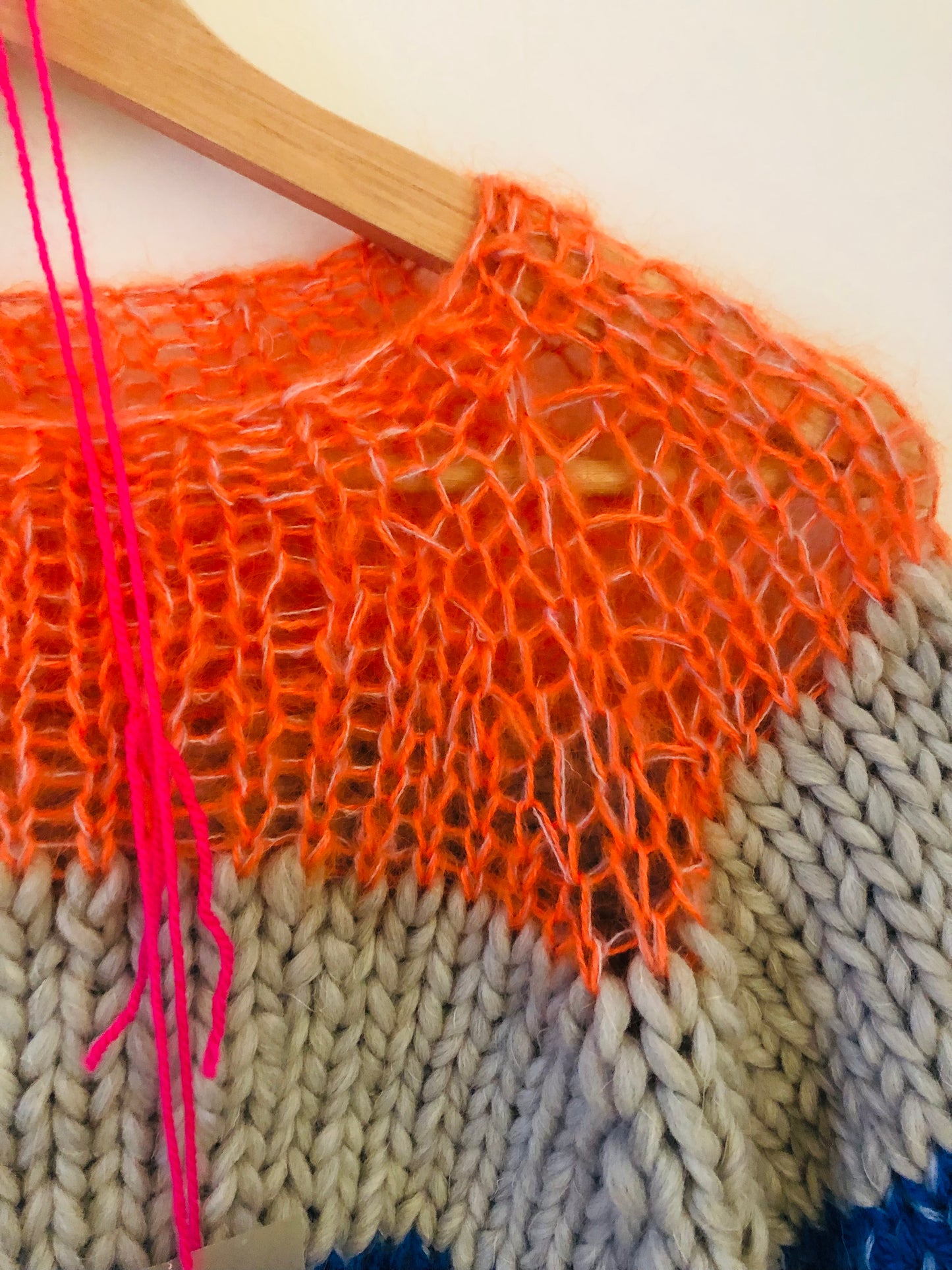 セーター　手編み　スローファッション　ファンシーヤーン　oneofakind  ショート丈　　2339