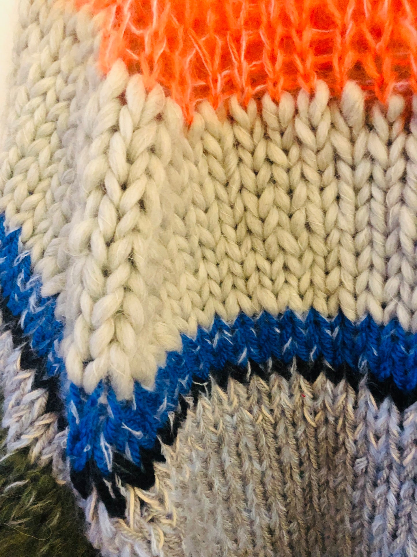 セーター　手編み　スローファッション　ファンシーヤーン　oneofakind  ショート丈　　2339