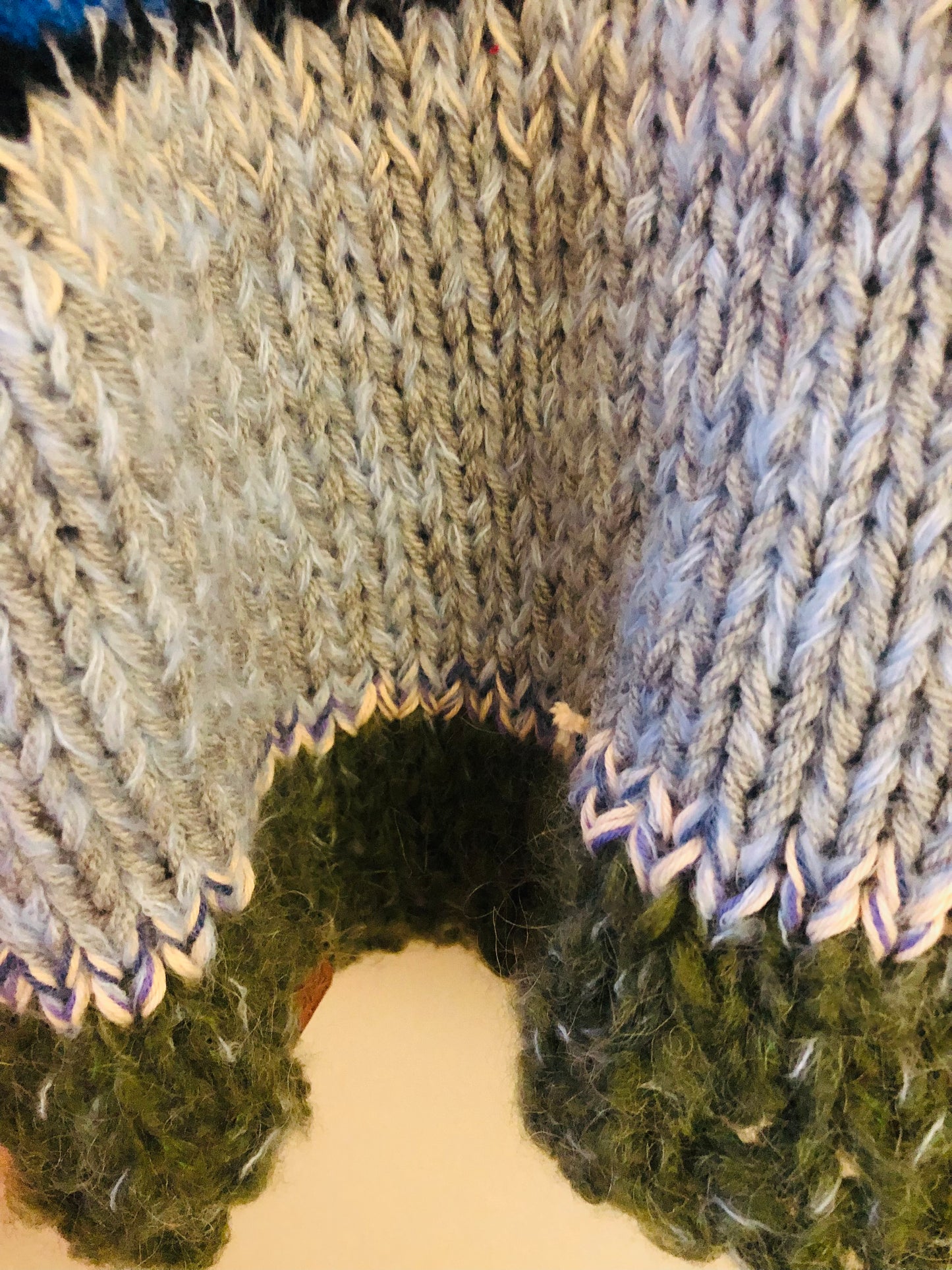 セーター　手編み　スローファッション　ファンシーヤーン　oneofakind  ショート丈　　2339