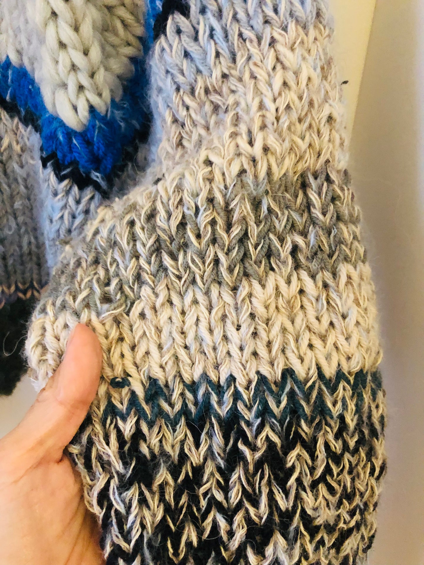 セーター　手編み　スローファッション　ファンシーヤーン　oneofakind  ショート丈　　2339