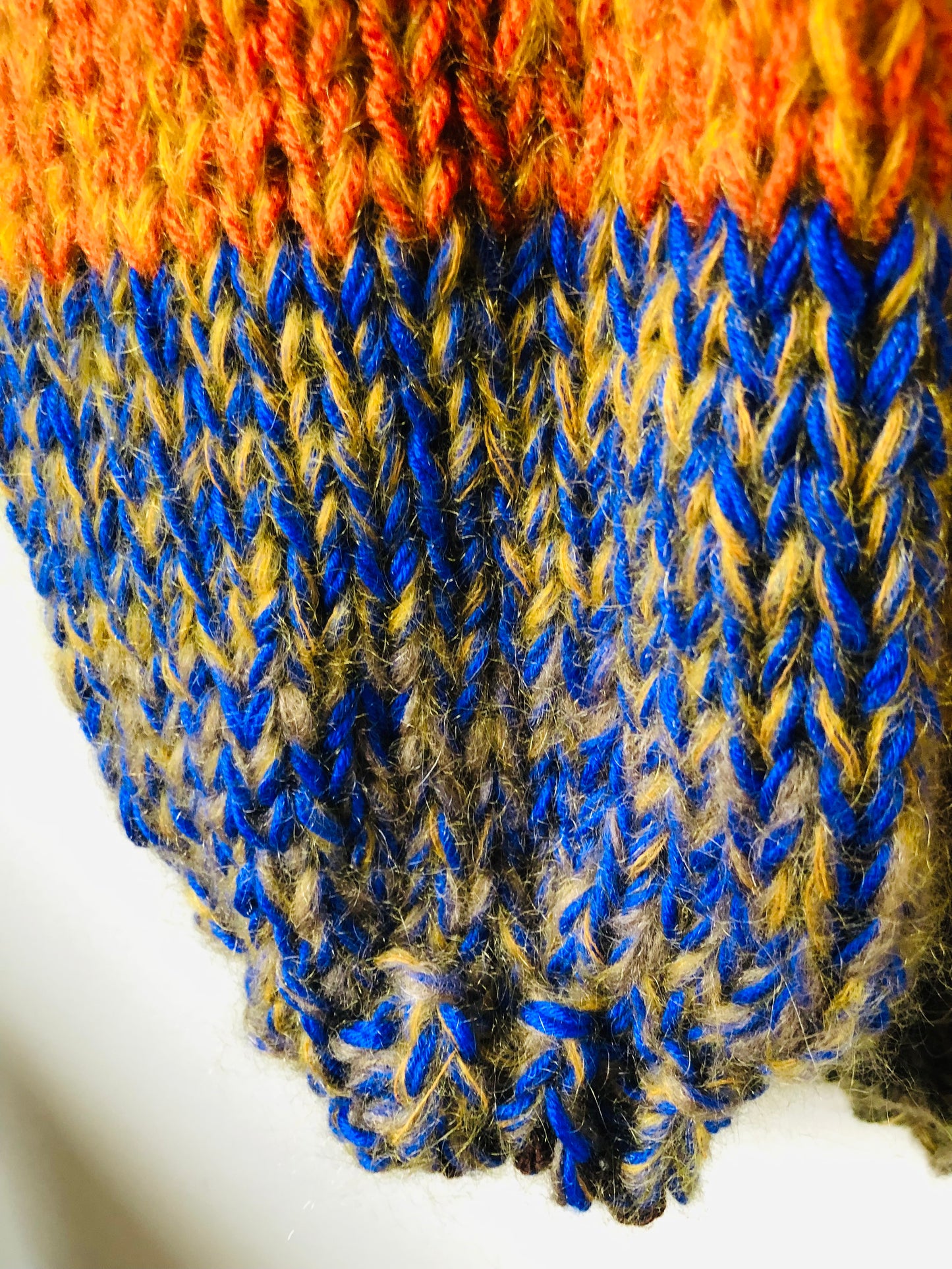 セーター　手編み　スローファッション　ファンシーヤーン　oneofakind  ショート丈　　2348