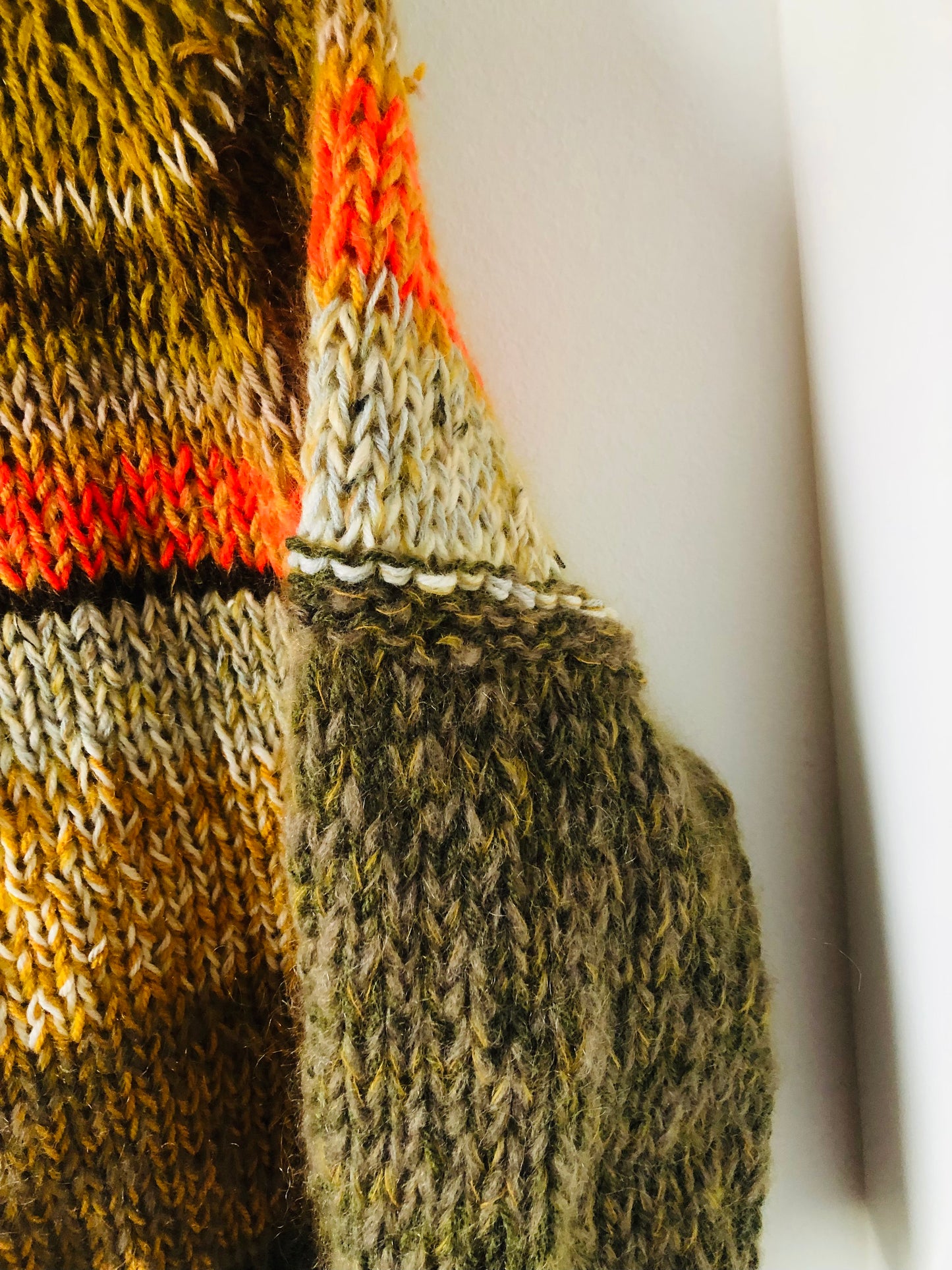 セーター　手編み　スローファッション　ファンシーヤーン　oneofakind  ショート丈　　2348