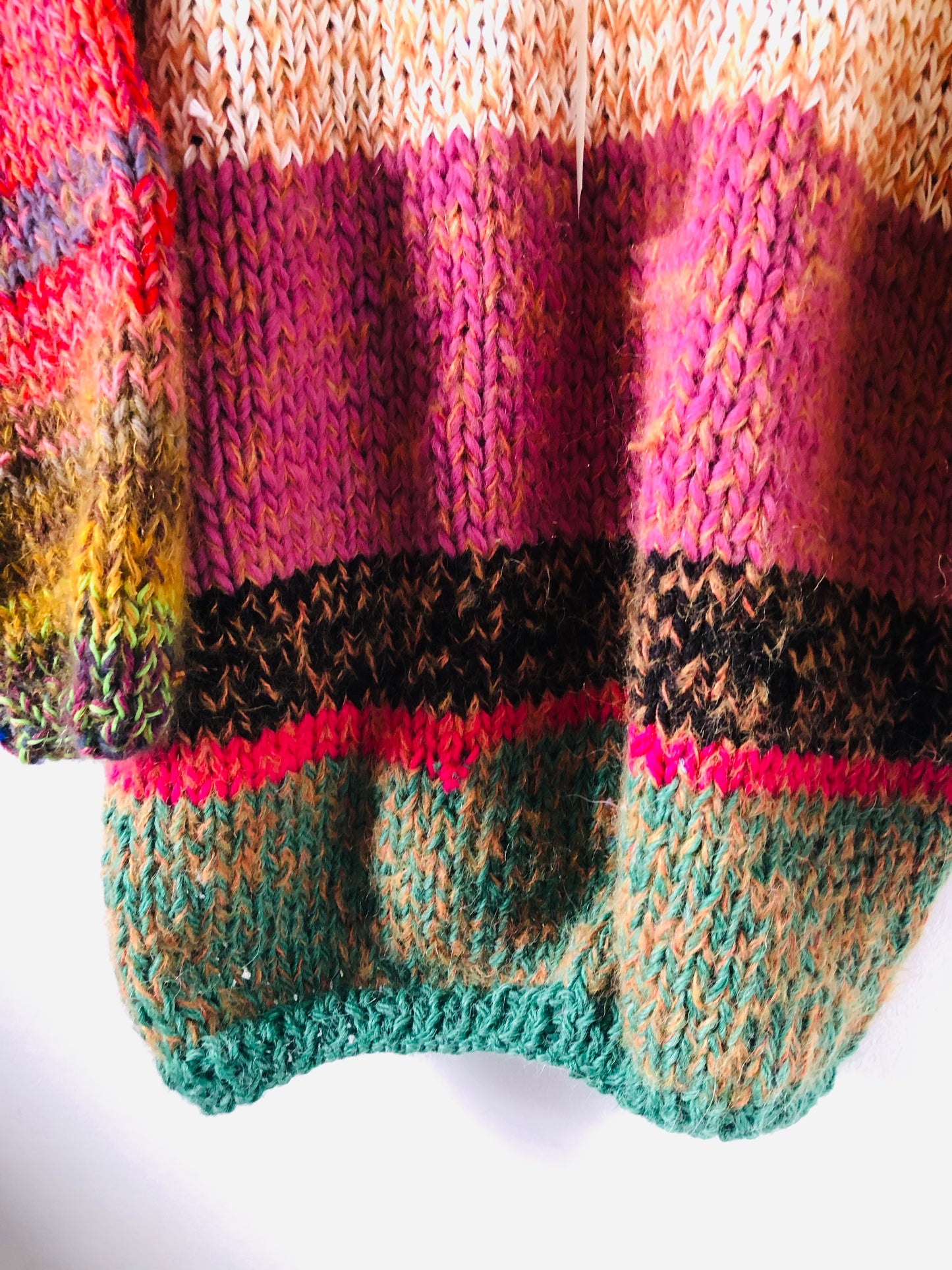 セーター　手編み　スローファッション　ファンシーヤーン　oneofakind  ショート丈　　2346