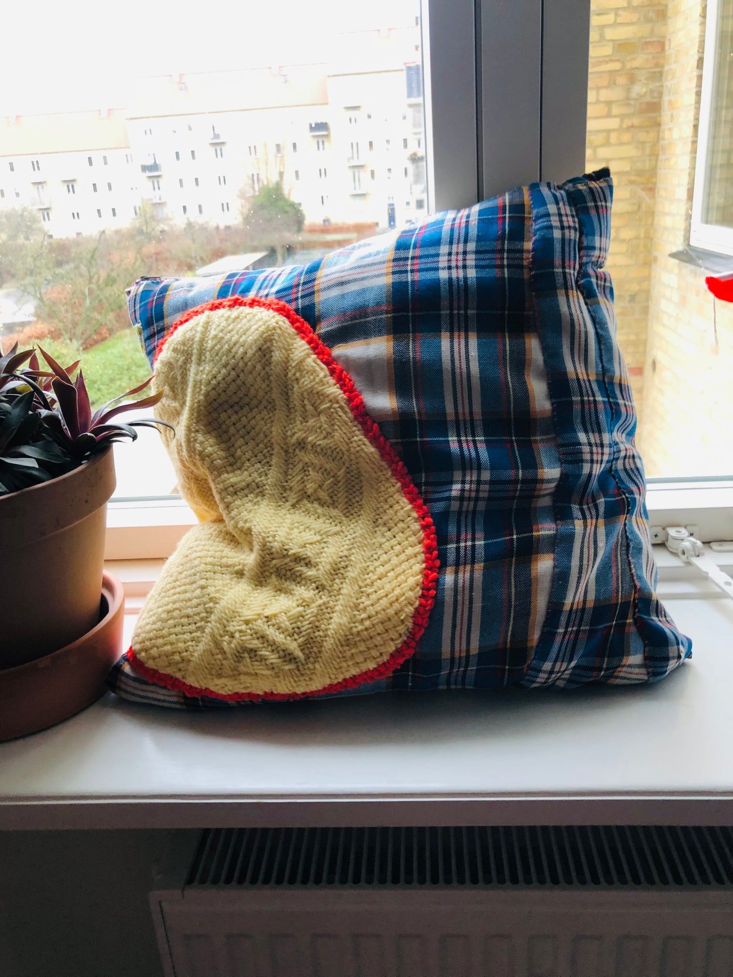 Textile Piece Cushion cover 45cm✖️45cm 手縫い　布製　一点もの　スローファッション　One of a kind　ハンドメイド　2341