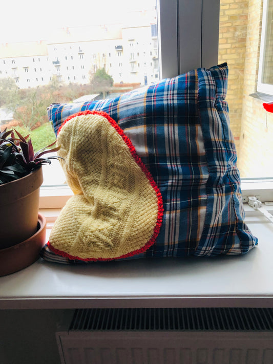 Textile Piece Cushion cover 45cm✖️45cm 手縫い　布製　一点もの　スローファッション　One of a kind　ハンドメイド　2341