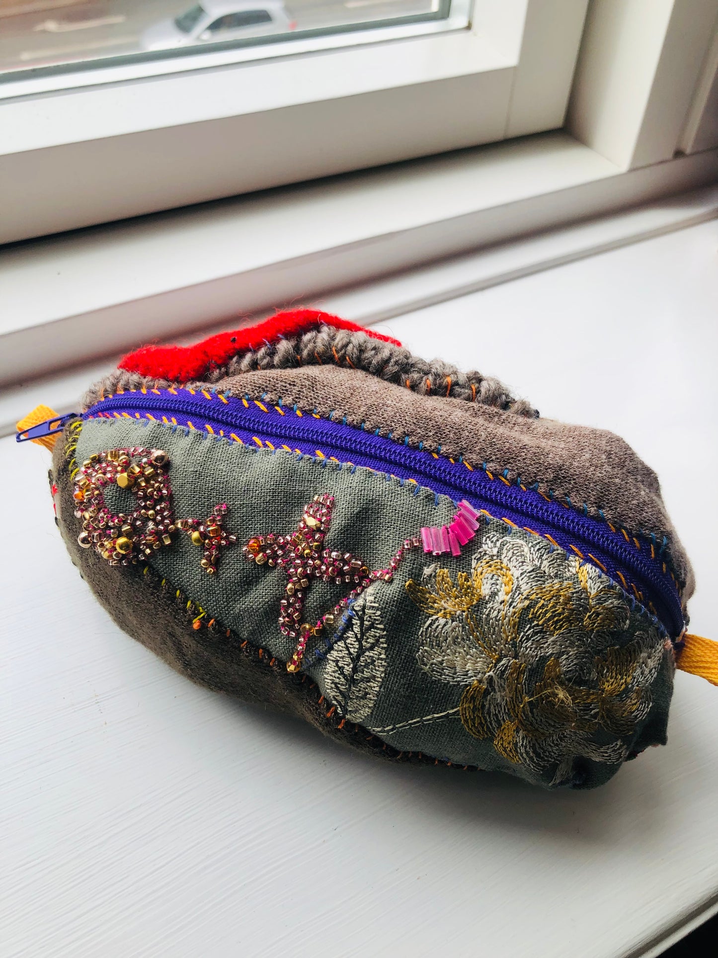 ポーチ　手縫い　布製　 ペンケース　小物入れ　ハンドメイド　ビーズ刺繍　2012