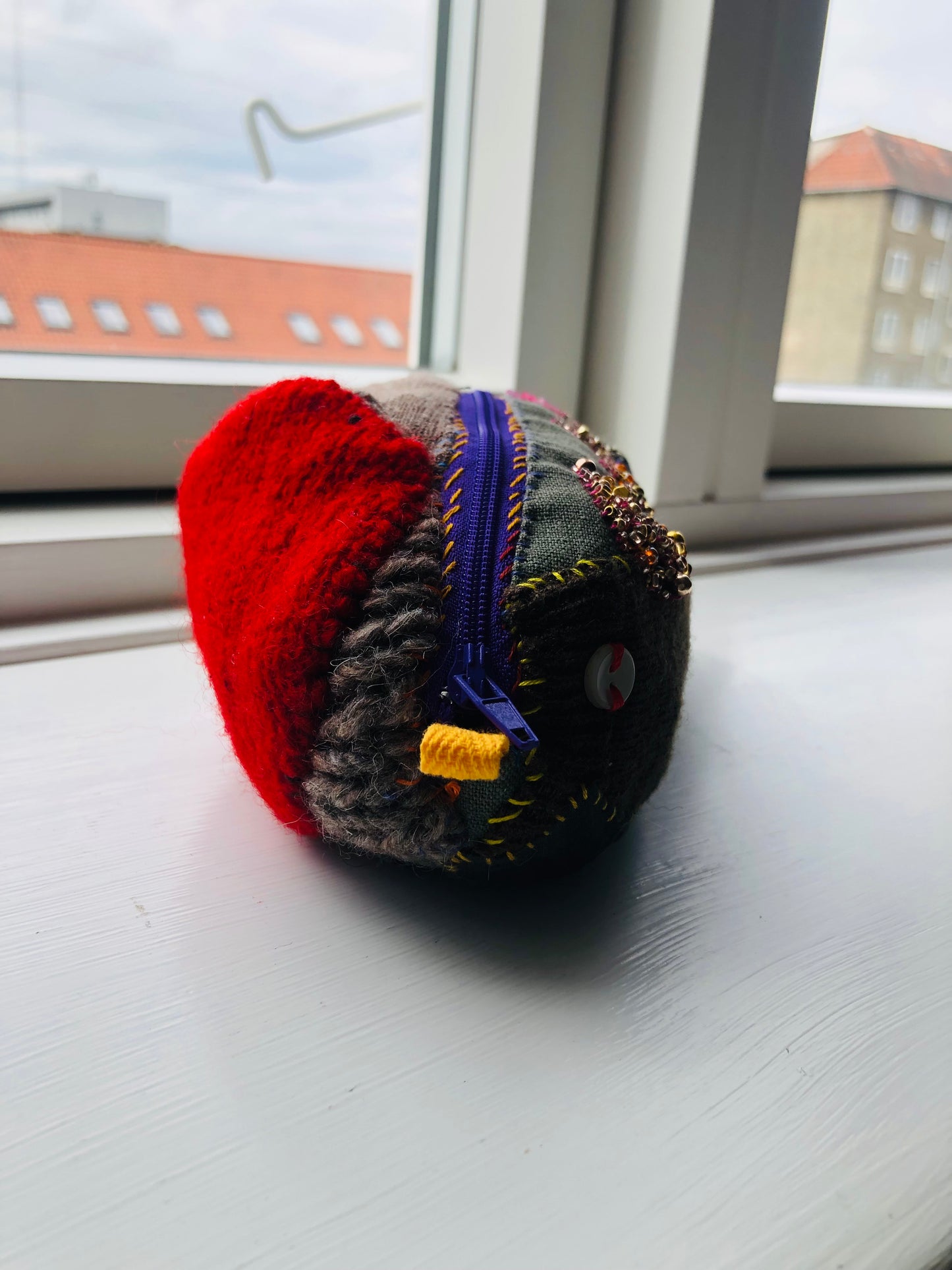 ポーチ　手縫い　布製　 ペンケース　小物入れ　ハンドメイド　ビーズ刺繍　2012