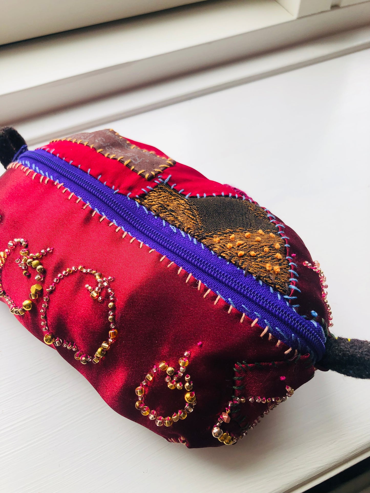 ポーチ　手縫い　布製　 ペンケース　小物入れ　ハンドメイド　ビーズ刺繍　2011