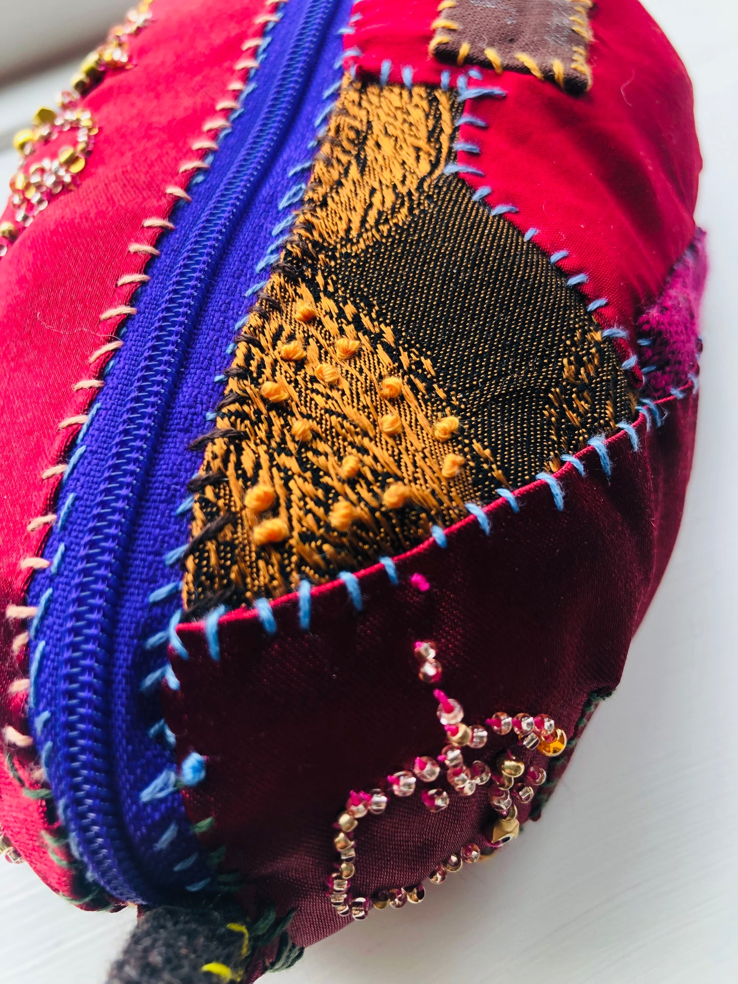 ポーチ　手縫い　布製　 ペンケース　小物入れ　ハンドメイド　ビーズ刺繍　2011