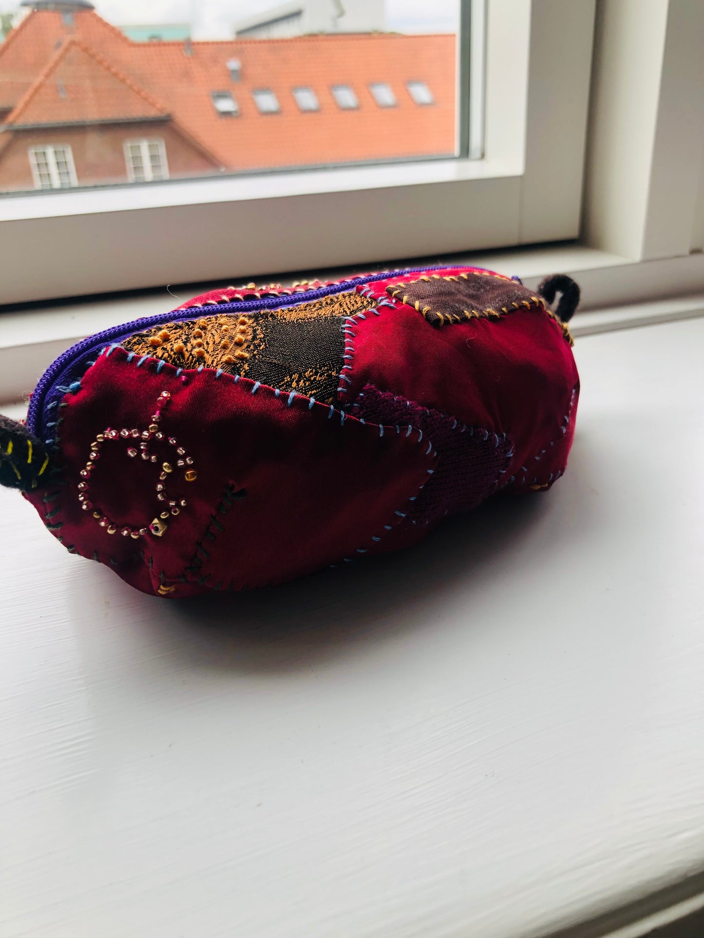 ポーチ　手縫い　布製　 ペンケース　小物入れ　ハンドメイド　ビーズ刺繍　2011