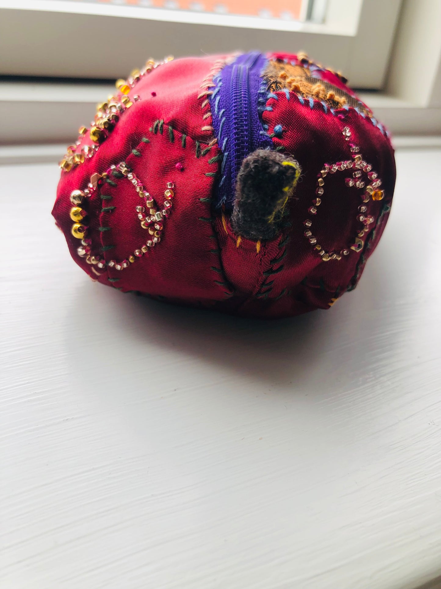ポーチ　手縫い　布製　 ペンケース　小物入れ　ハンドメイド　ビーズ刺繍　2011