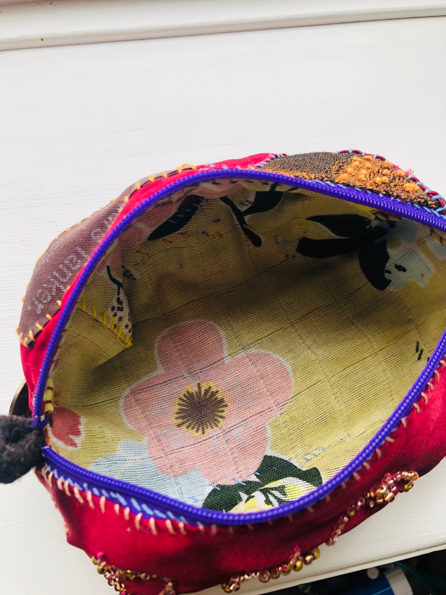 ポーチ　手縫い　布製　 ペンケース　小物入れ　ハンドメイド　ビーズ刺繍　2011