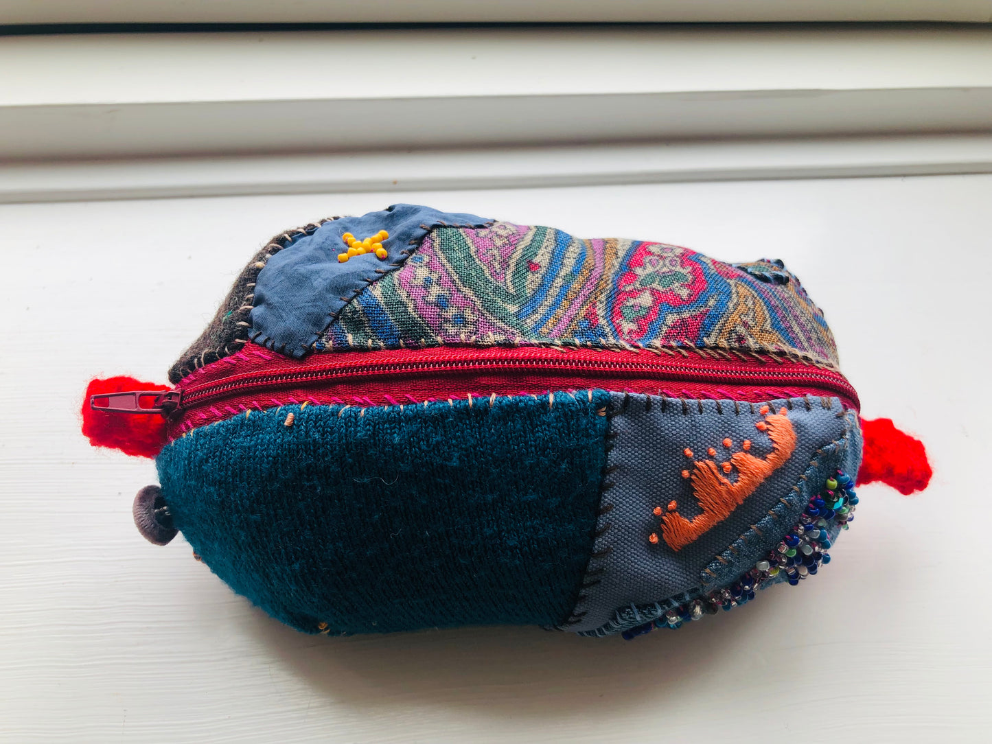 ポーチ　手縫い　布製　 ペンケース　小物入れ　ハンドメイド　ビーズ刺繍　2008