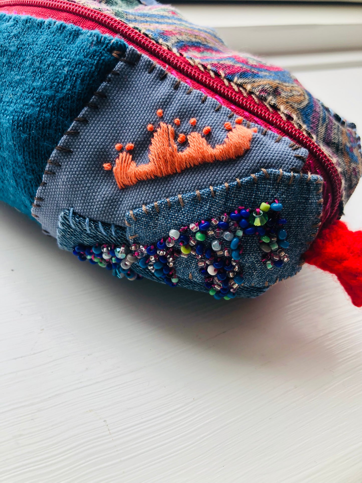 ポーチ　手縫い　布製　 ペンケース　小物入れ　ハンドメイド　ビーズ刺繍　2008