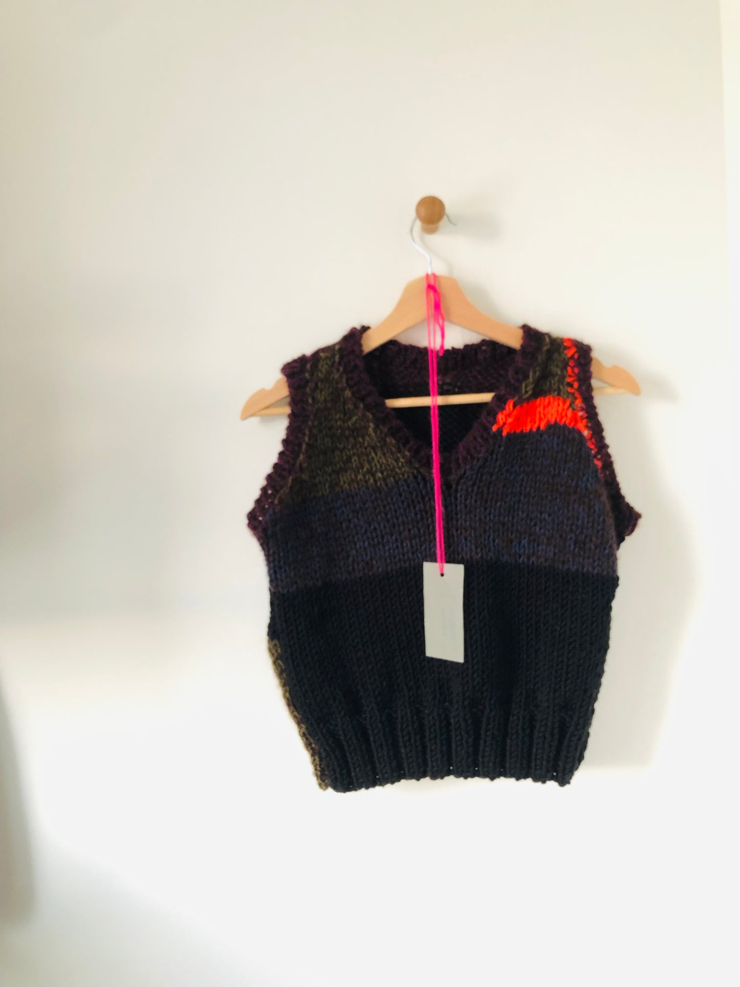 セーター　手編み　スローファッション　ファンシーヤーン　oneofakind  ベスト　ショート丈　　 2349