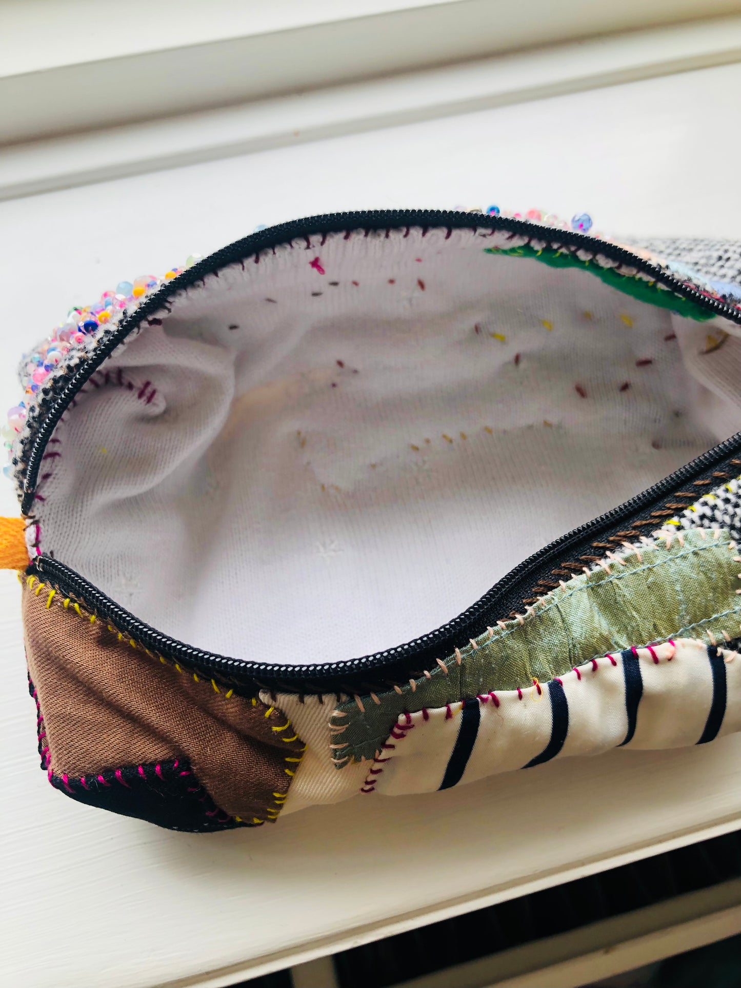 ポーチ　手縫い　布製　 ペンケース　小物入れ　ハンドメイド　ビーズ刺繍　2010