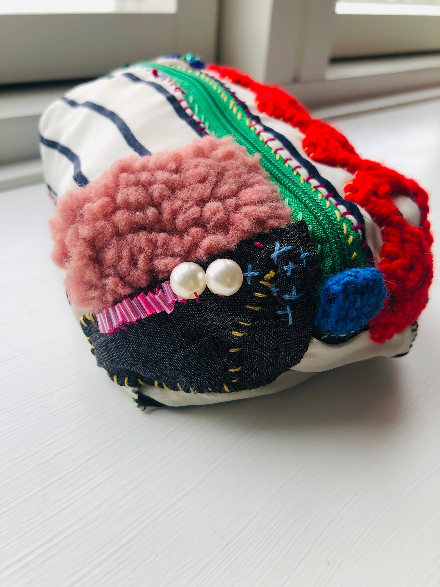 ポーチ　手縫い　布製　 ペンケース　小物入れ　ハンドメイド　ビーズ刺繍　2009