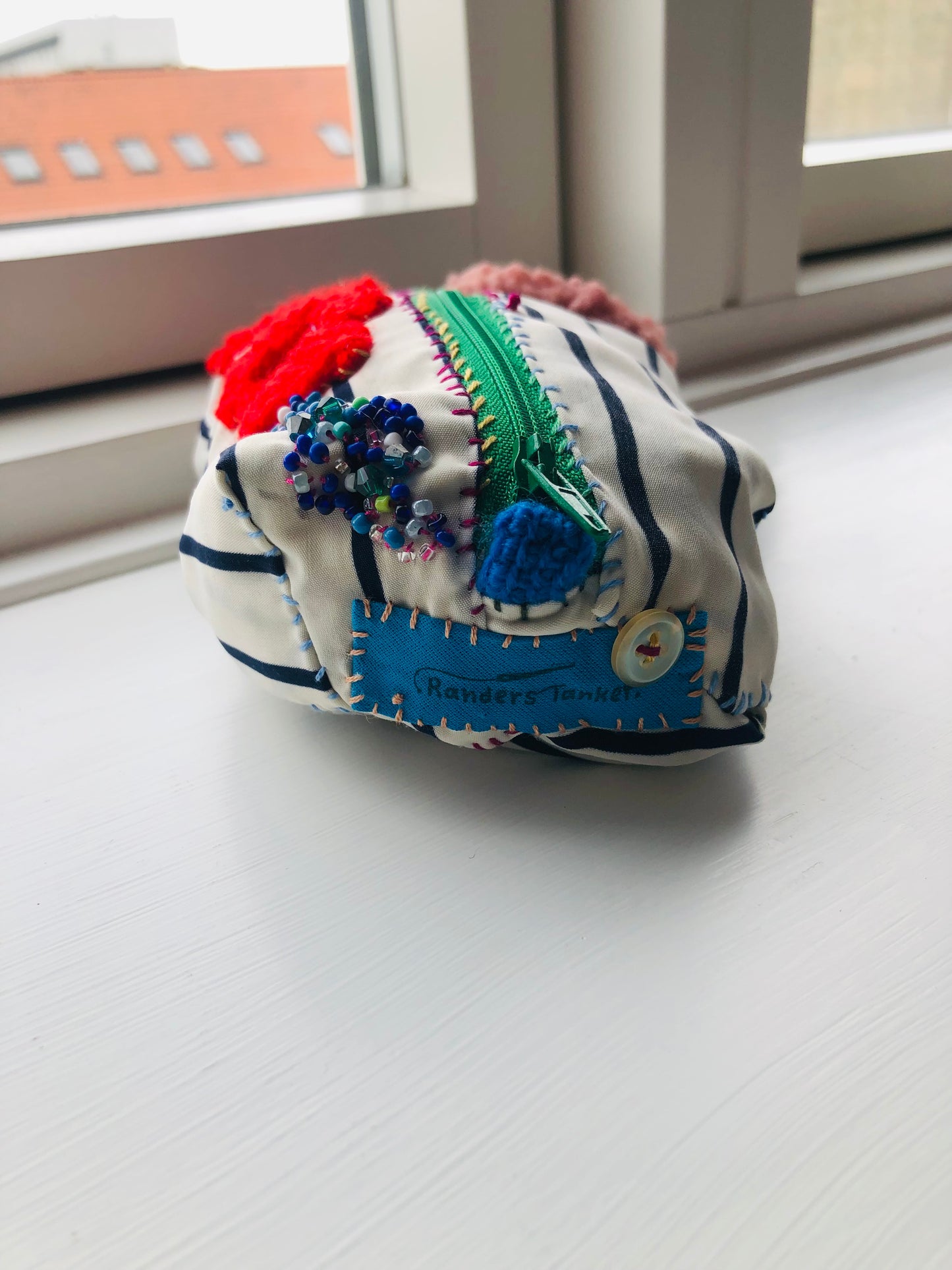 ポーチ　手縫い　布製　 ペンケース　小物入れ　ハンドメイド　ビーズ刺繍　2009