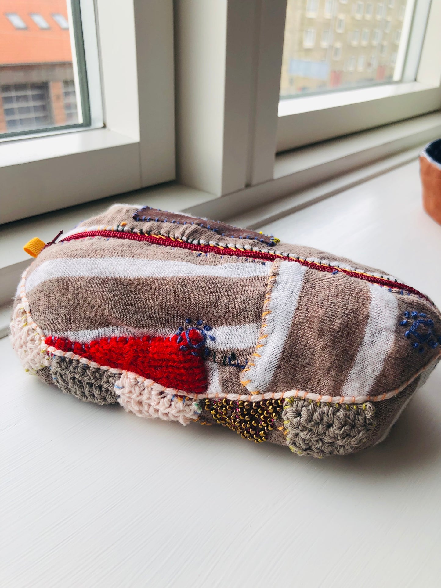 ポーチ　手縫い　布製　 ペンケース　小物入れ　ハンドメイド　ビーズ刺繍　2007