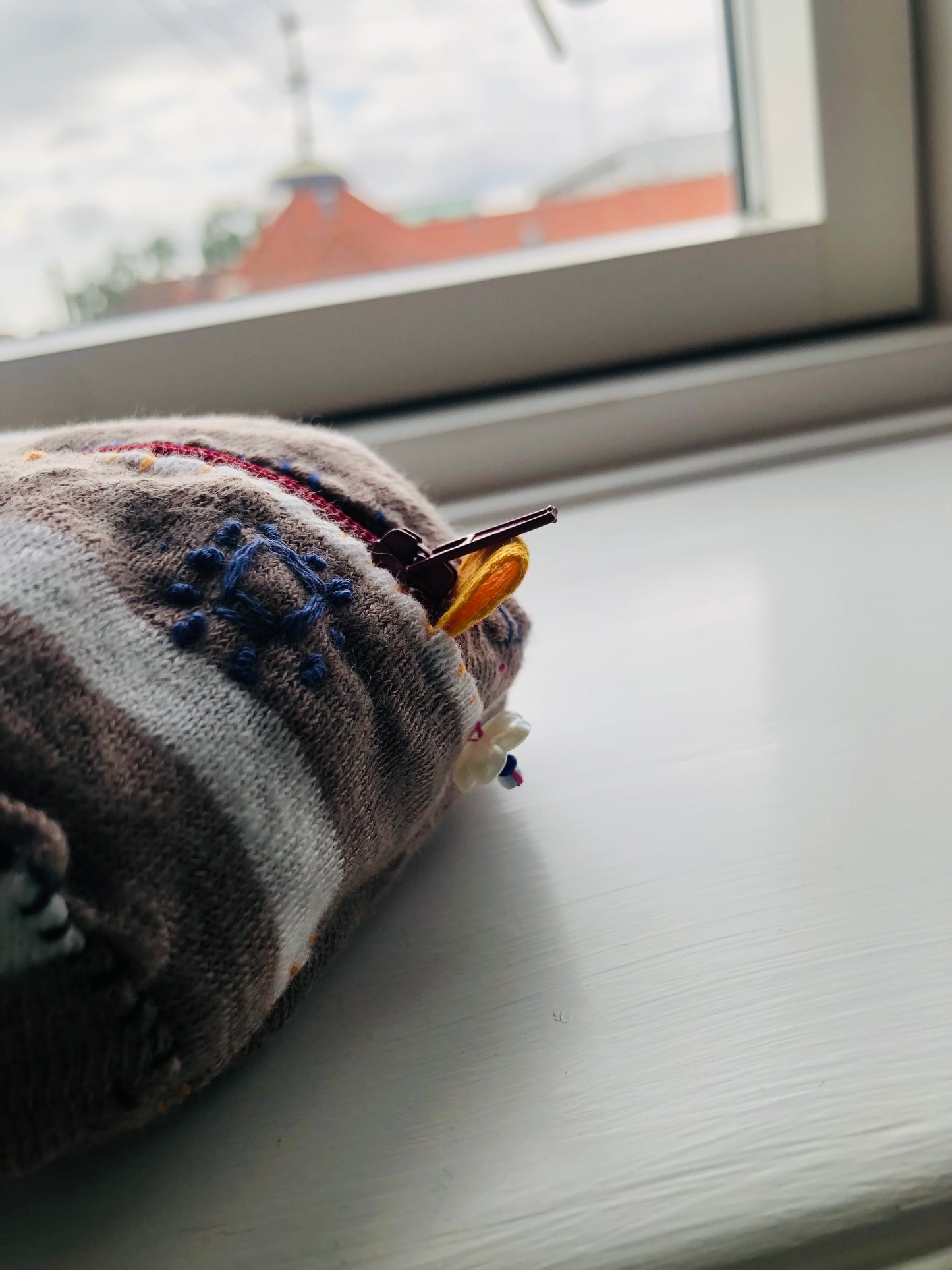 ポーチ　手縫い　布製　 ペンケース　小物入れ　ハンドメイド　ビーズ刺繍　2007