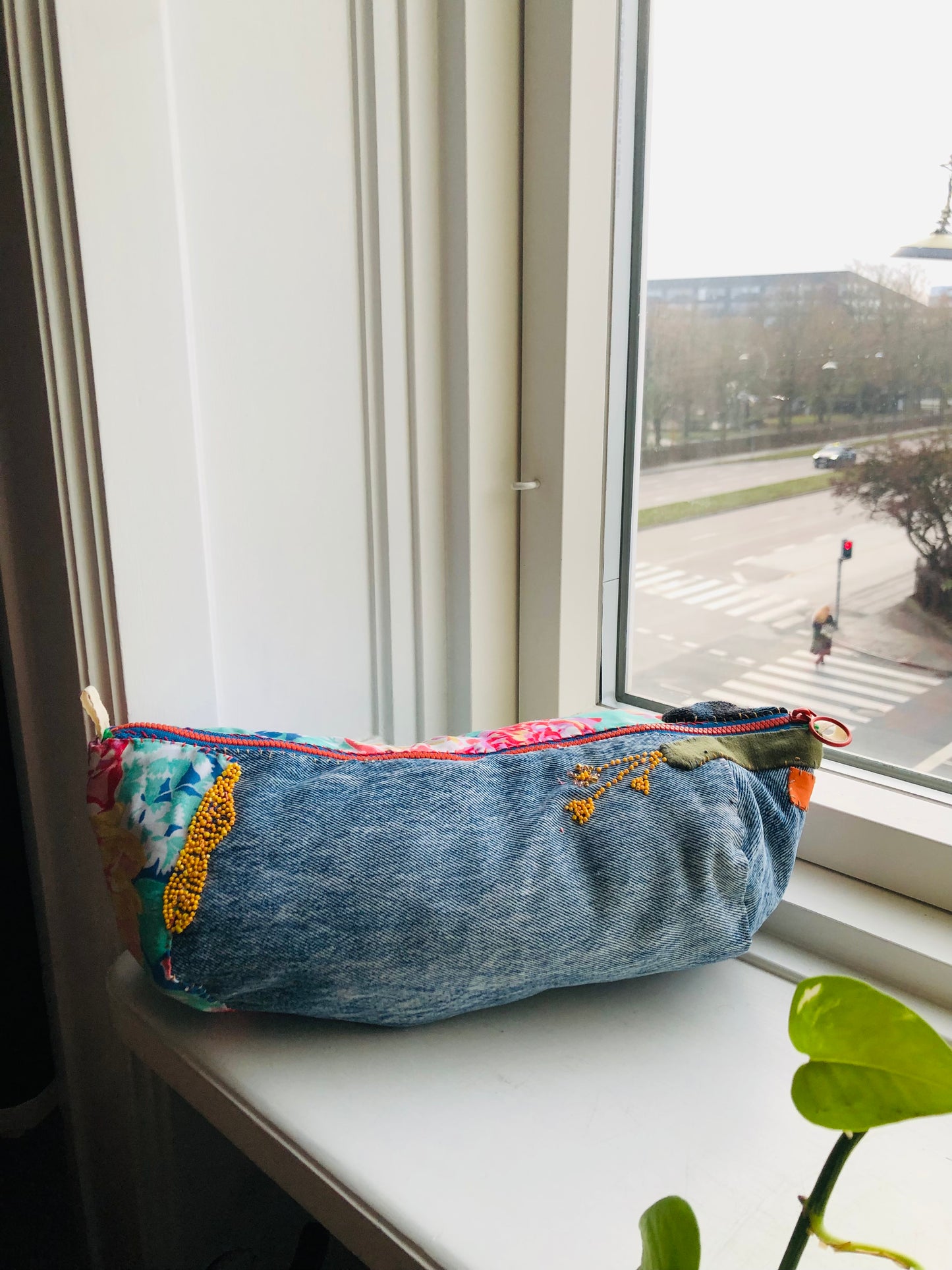 Pouch 手縫いのポーチ　布製　化粧ポーチ　toilet-bag トイレットバッグ　スローファッション　ハンドメイド　2351