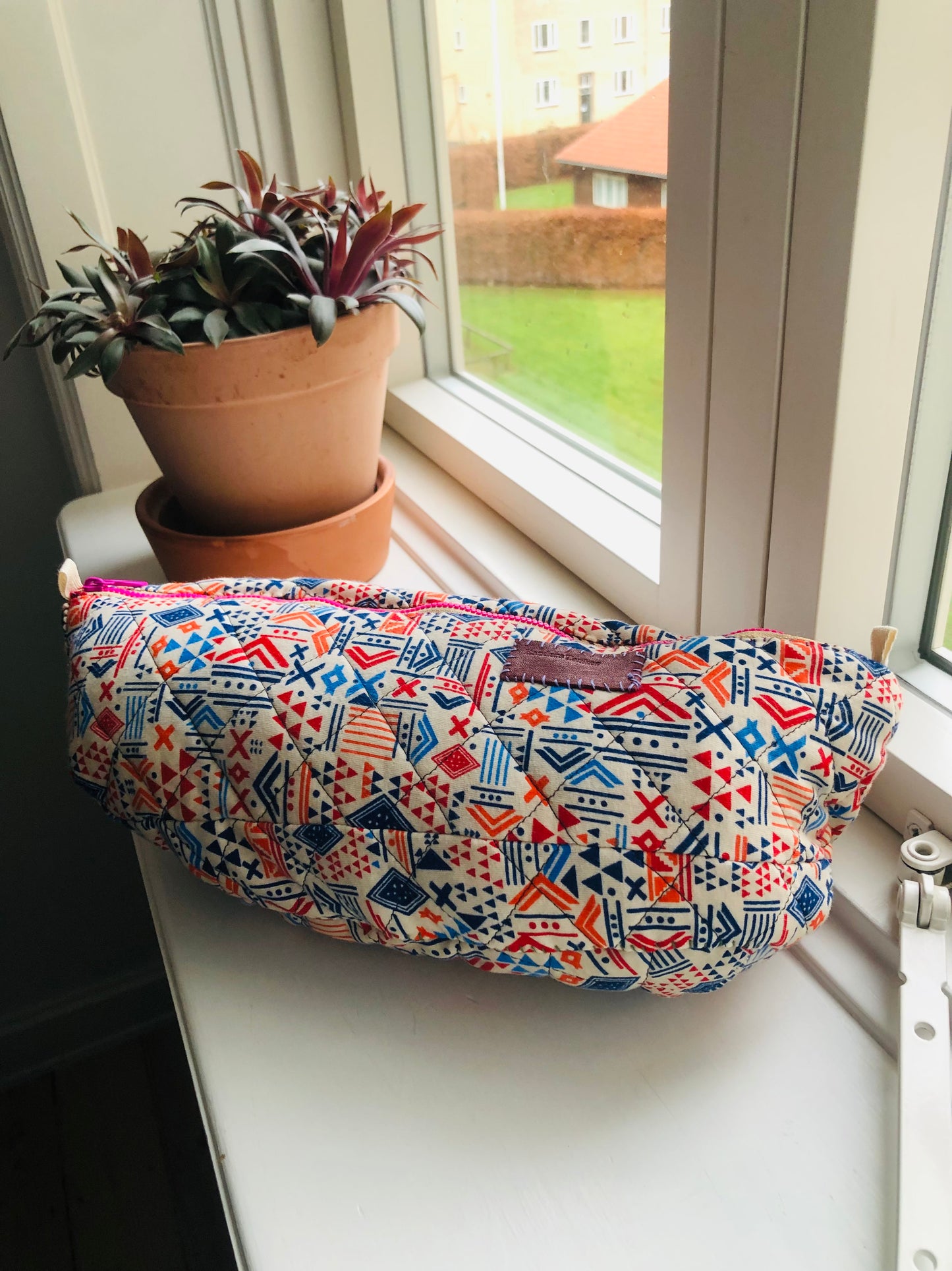 Pouch 手縫いのポーチ　布製　化粧ポーチ　toilet-bag トイレットバッグ　スローファッション　ハンドメイド　2357