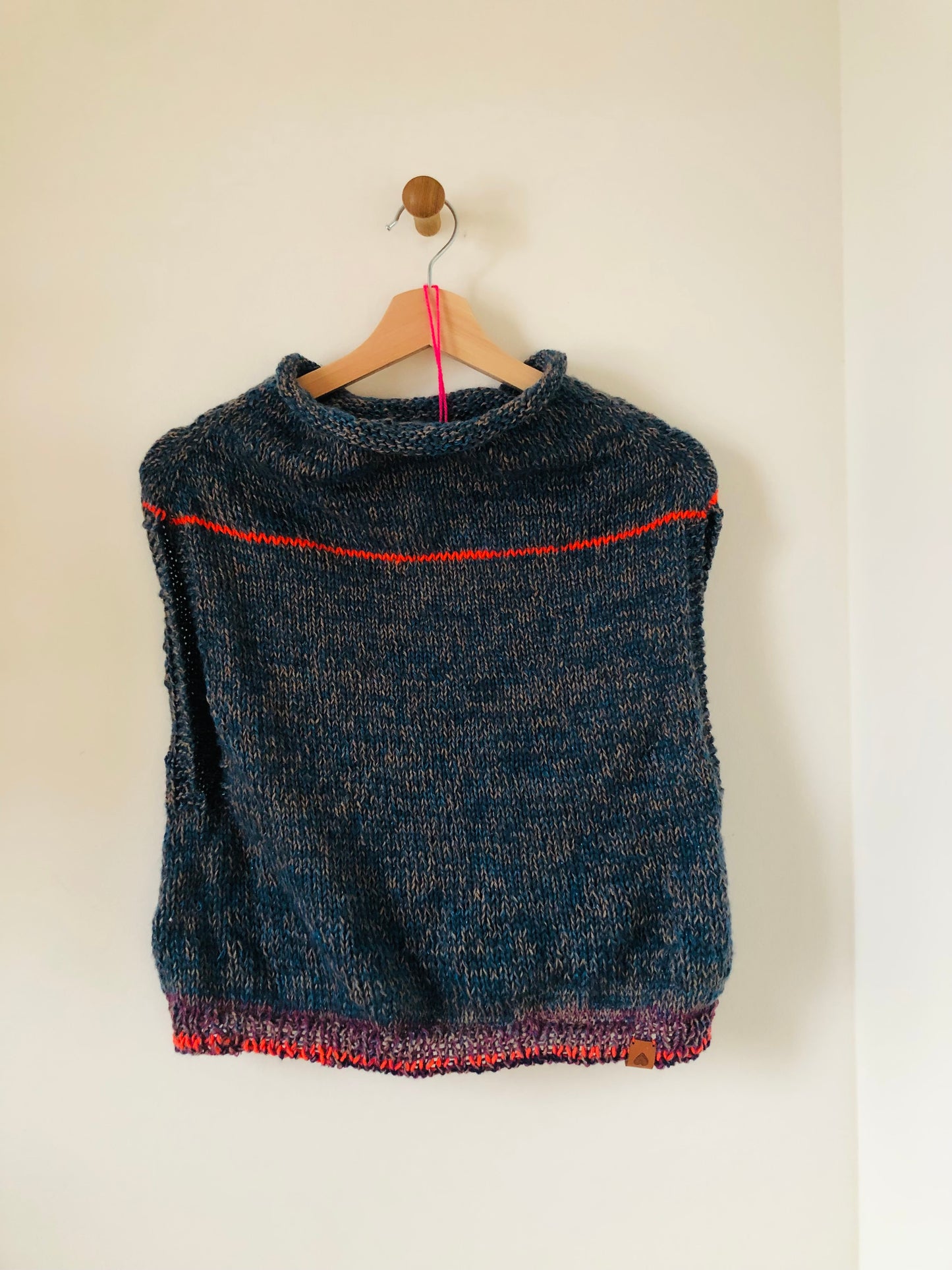 セーター　手編み　スローファッション　ファンシーヤーン　oneofakind  ベスト　　 2324