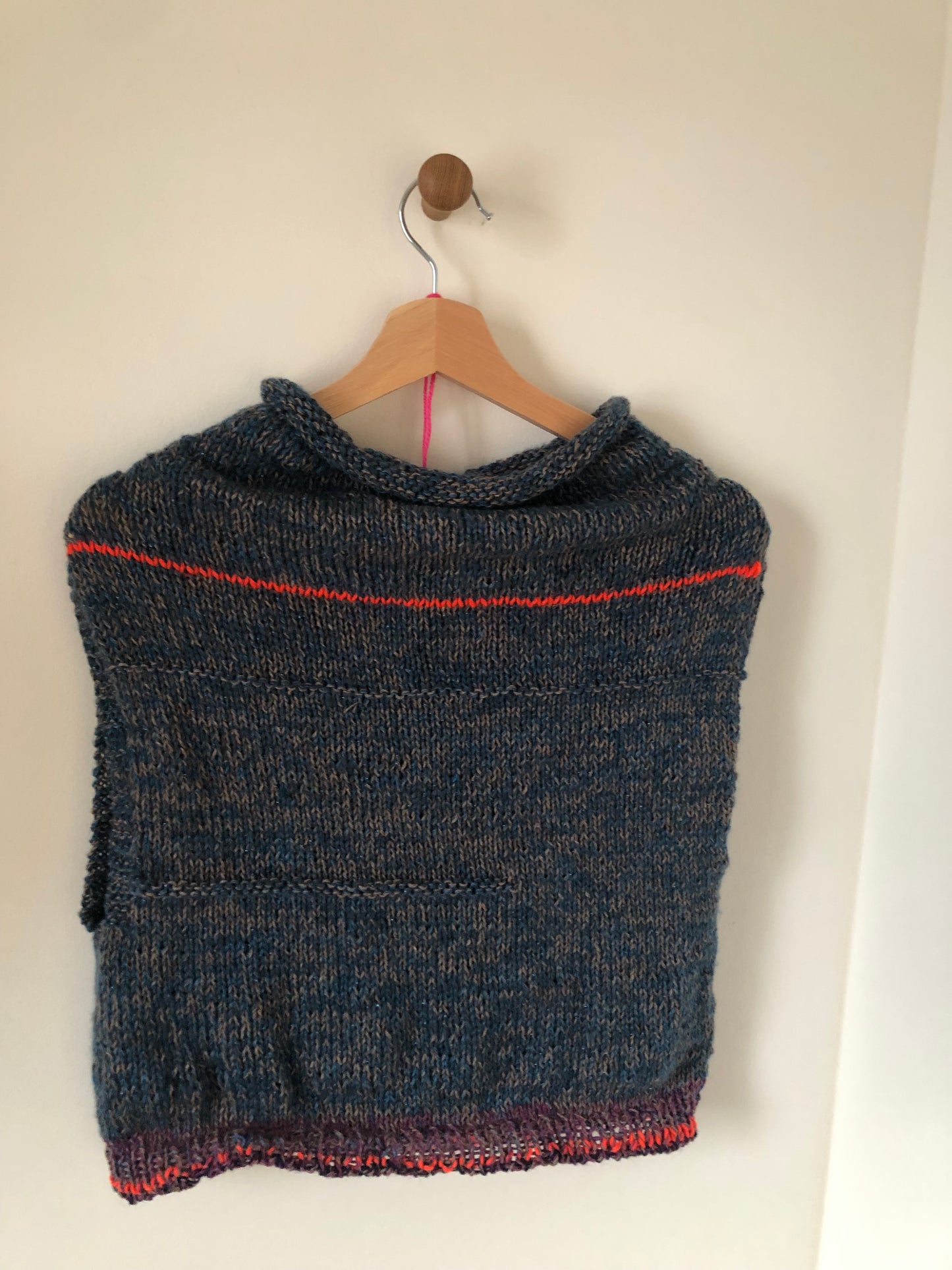 セーター　手編み　スローファッション　ファンシーヤーン　oneofakind  ベスト　　 2324