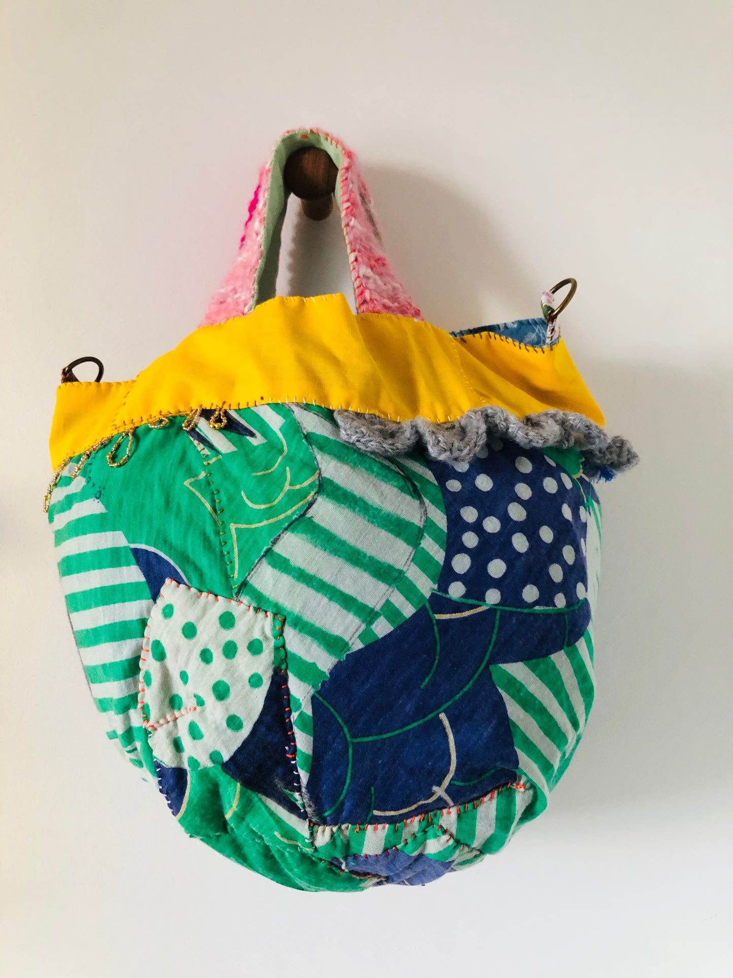 Bag 手縫いのバッグ　布製　トートバッグ　スローファッション　ハンドメイド　2362